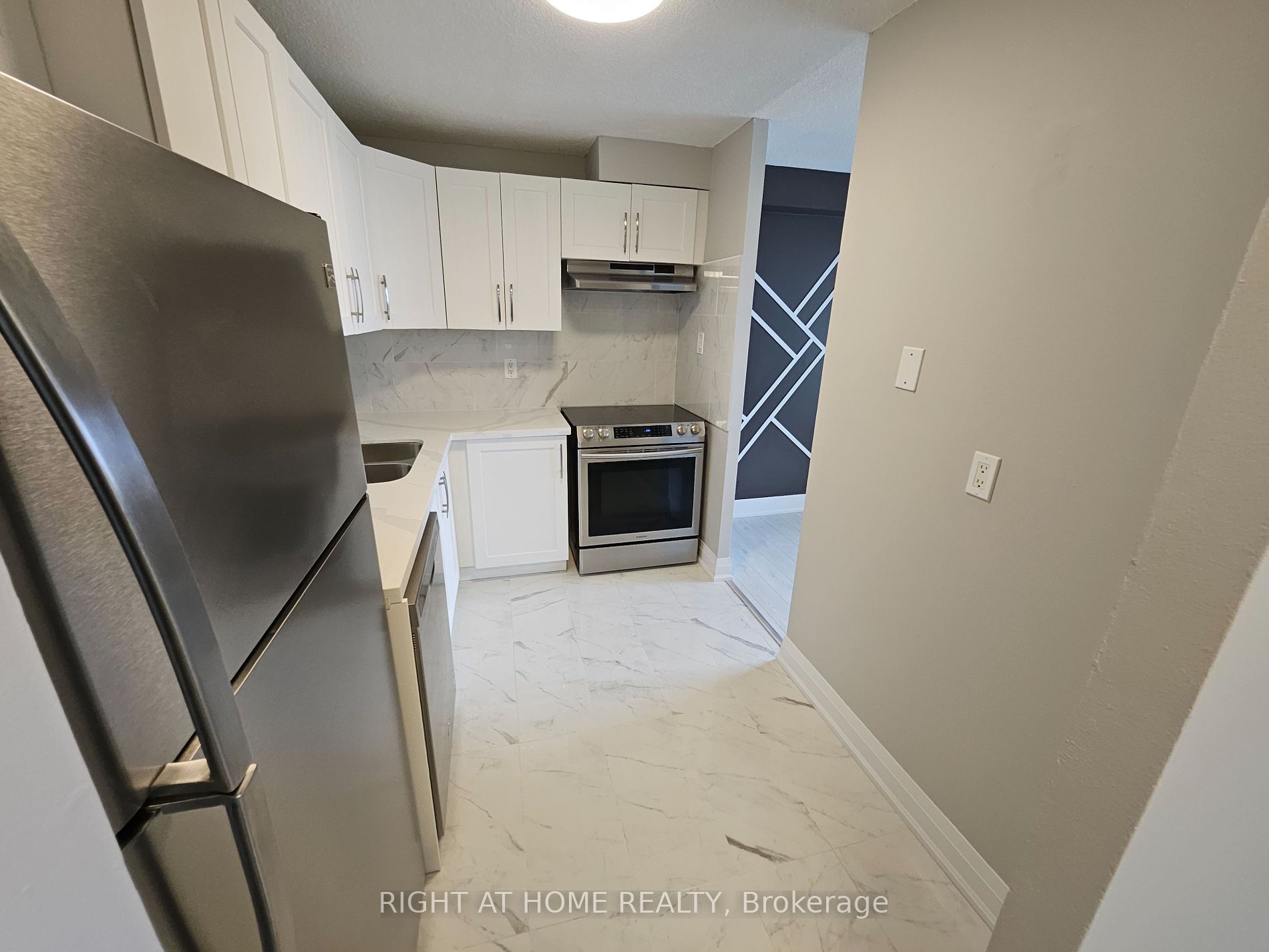 2900 Battleford Rd 403