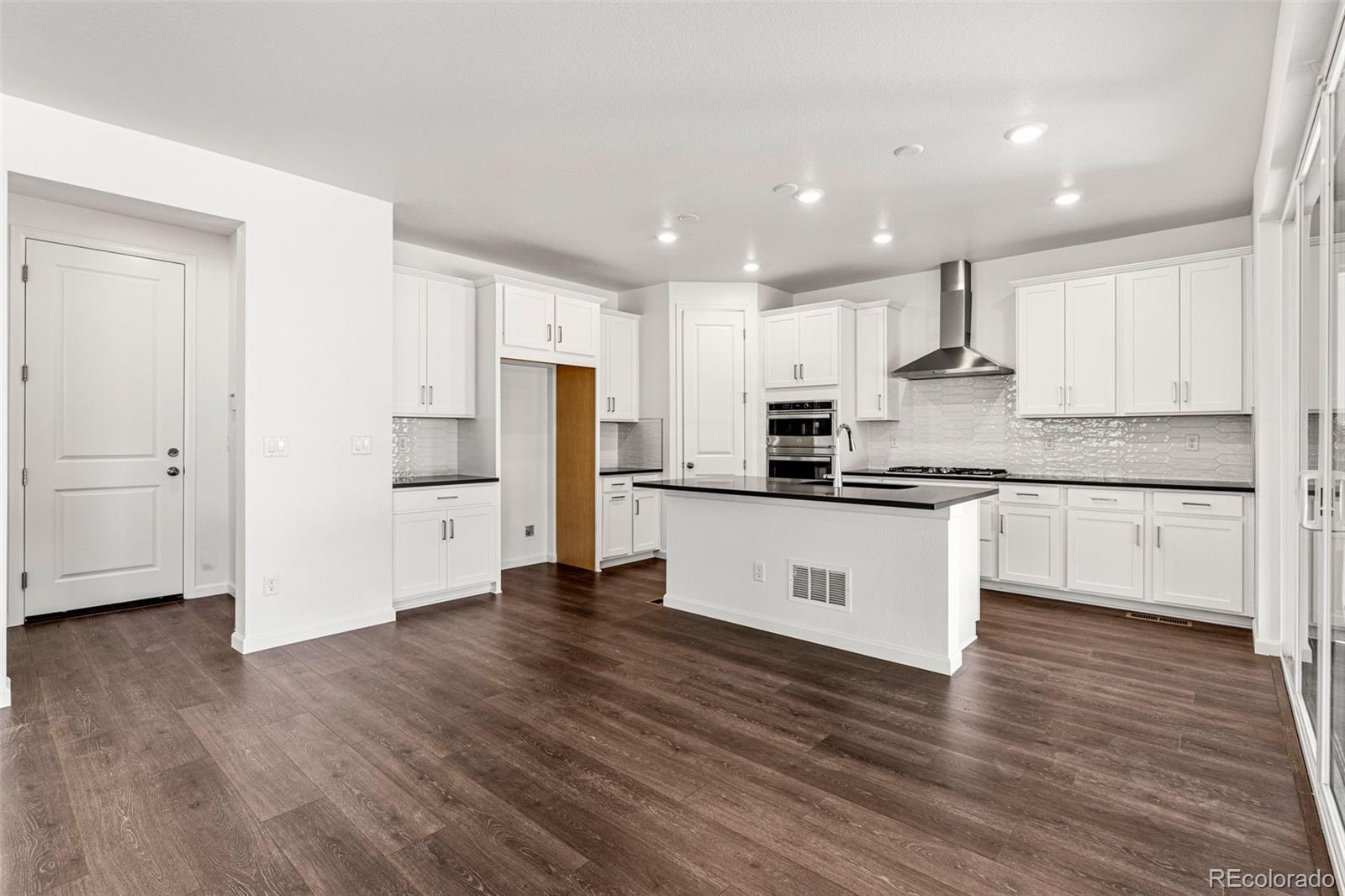 8942 Whiteclover Street