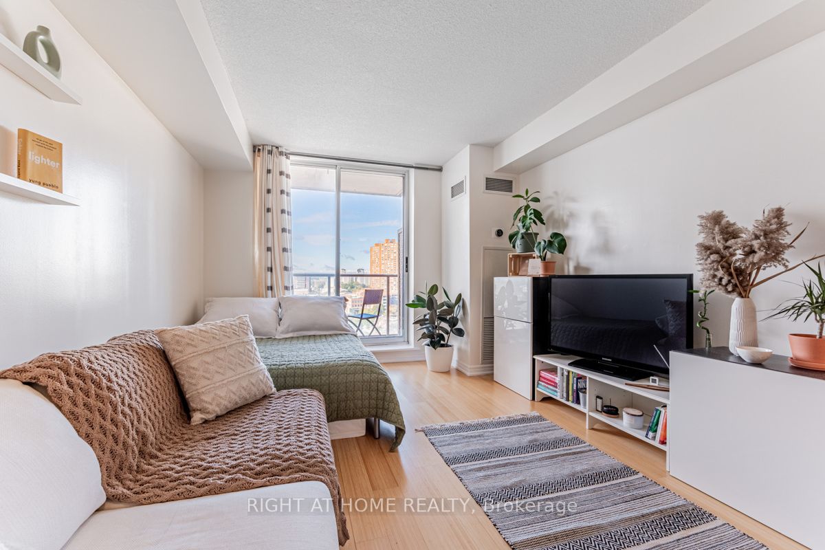 1369 W Bloor St 1410