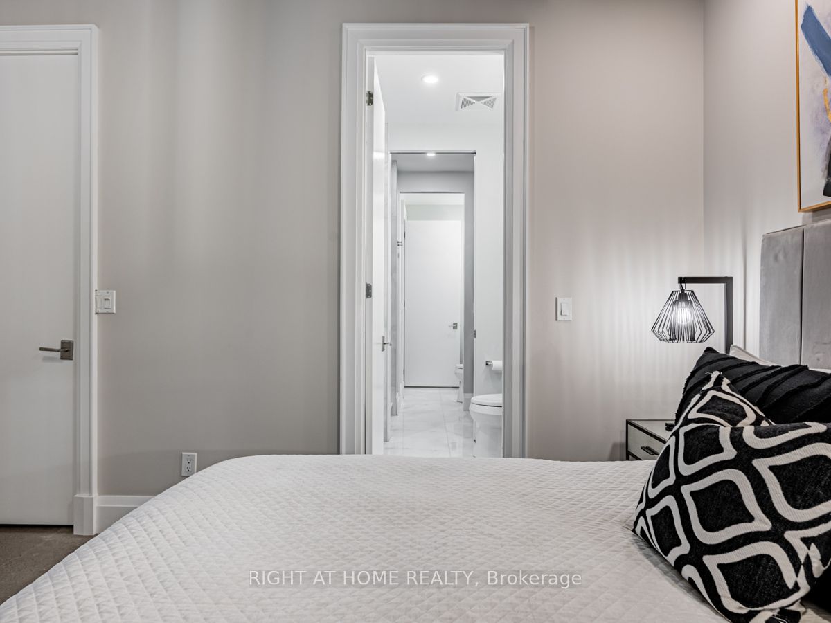 23 Brant St 704