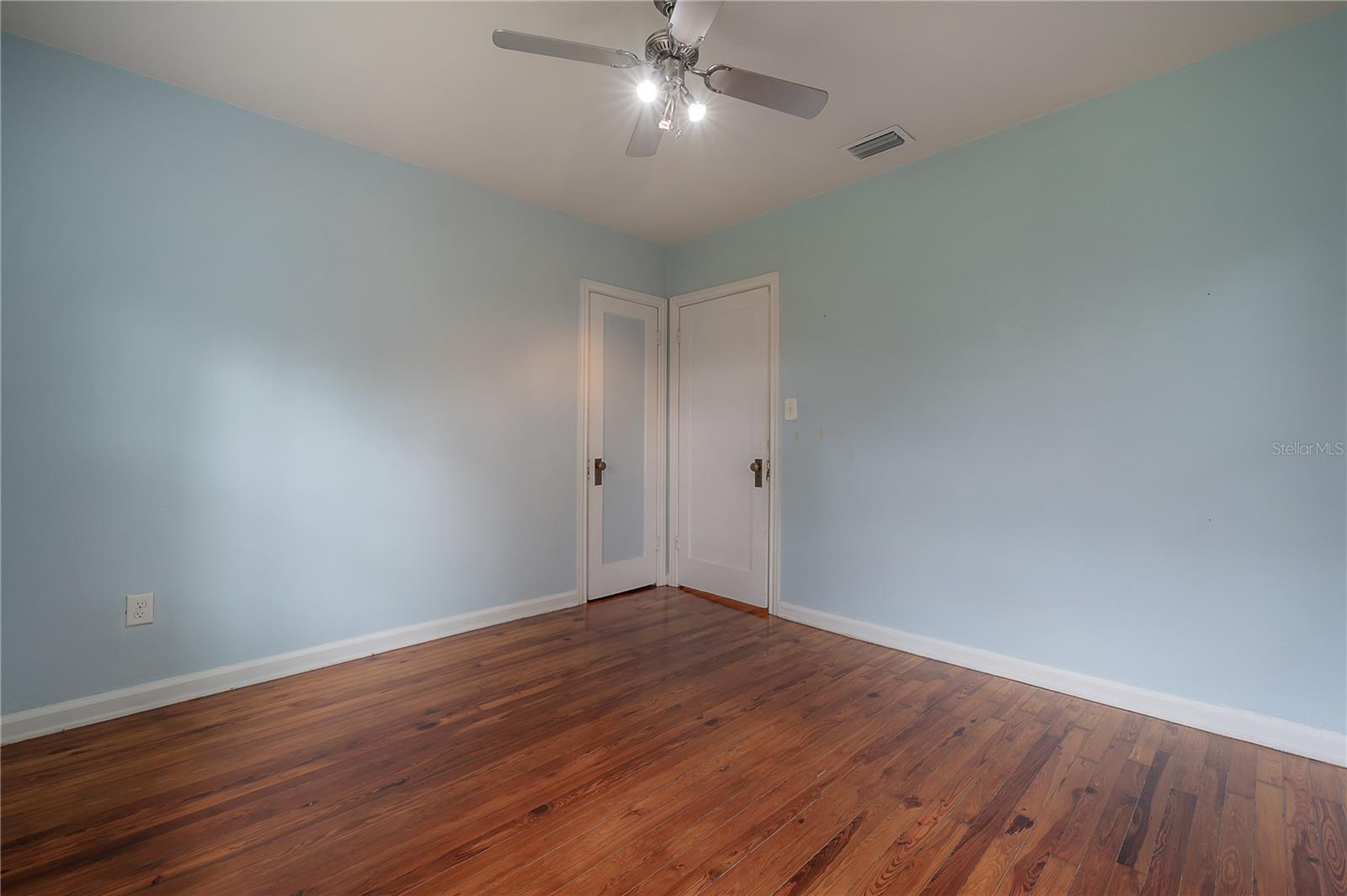 1303 E Clifton Street