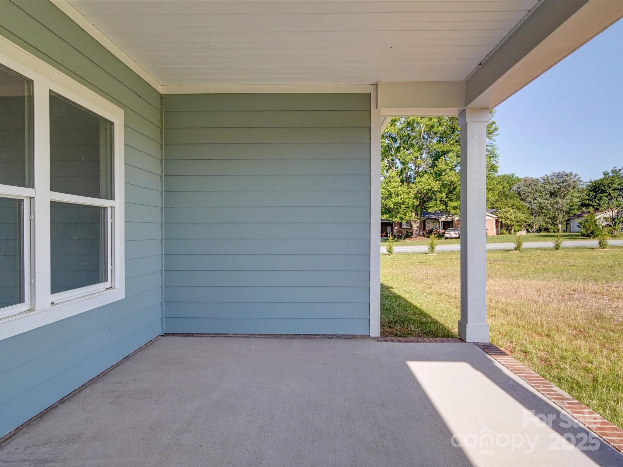 220 W Lawyers Road