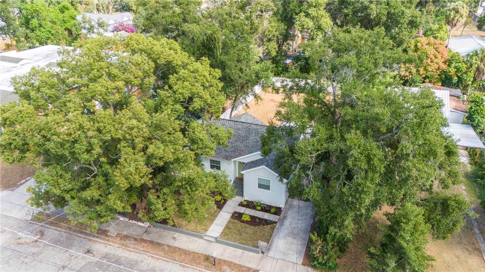 4009 N Seminole Avenue