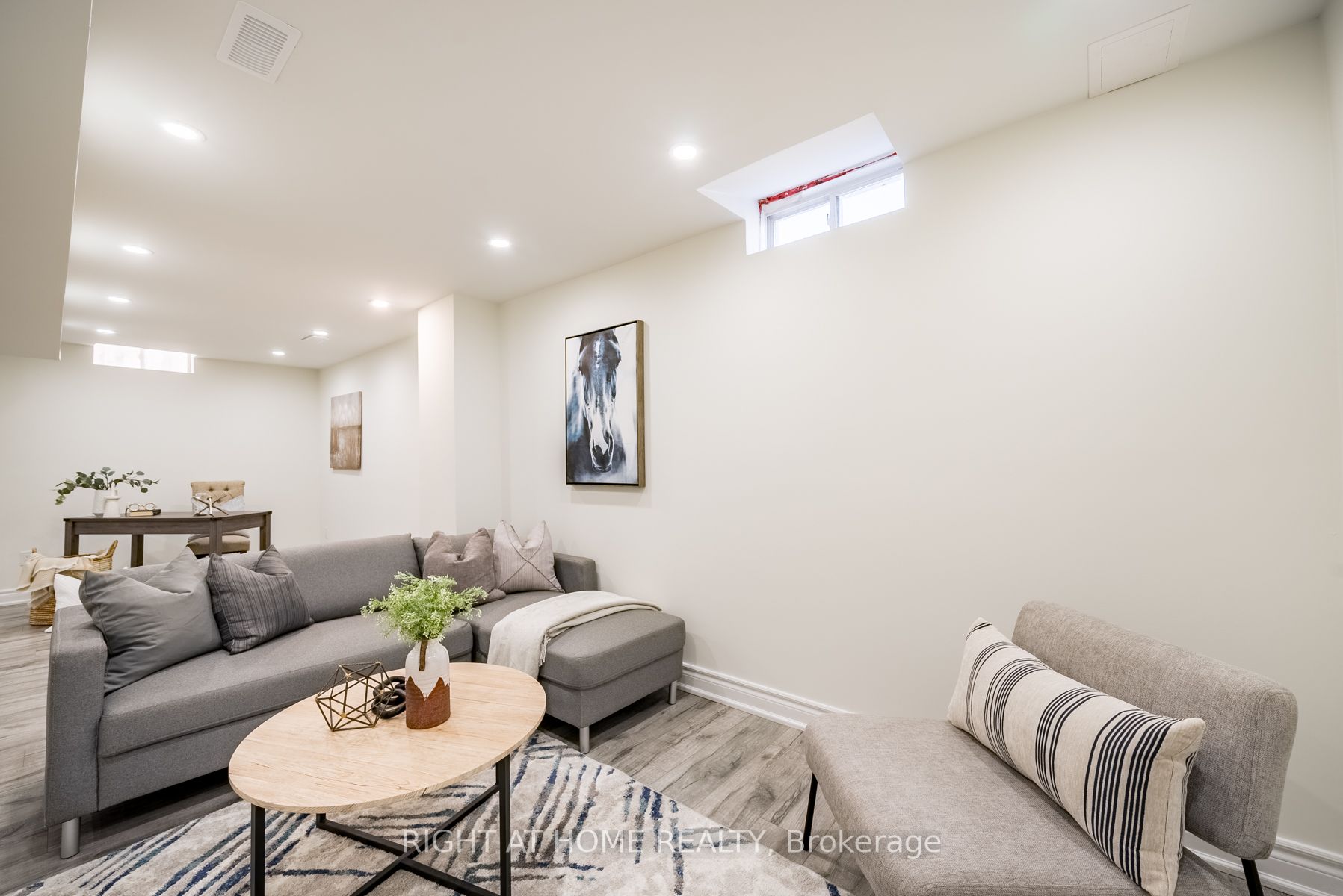 49 Ball Cres