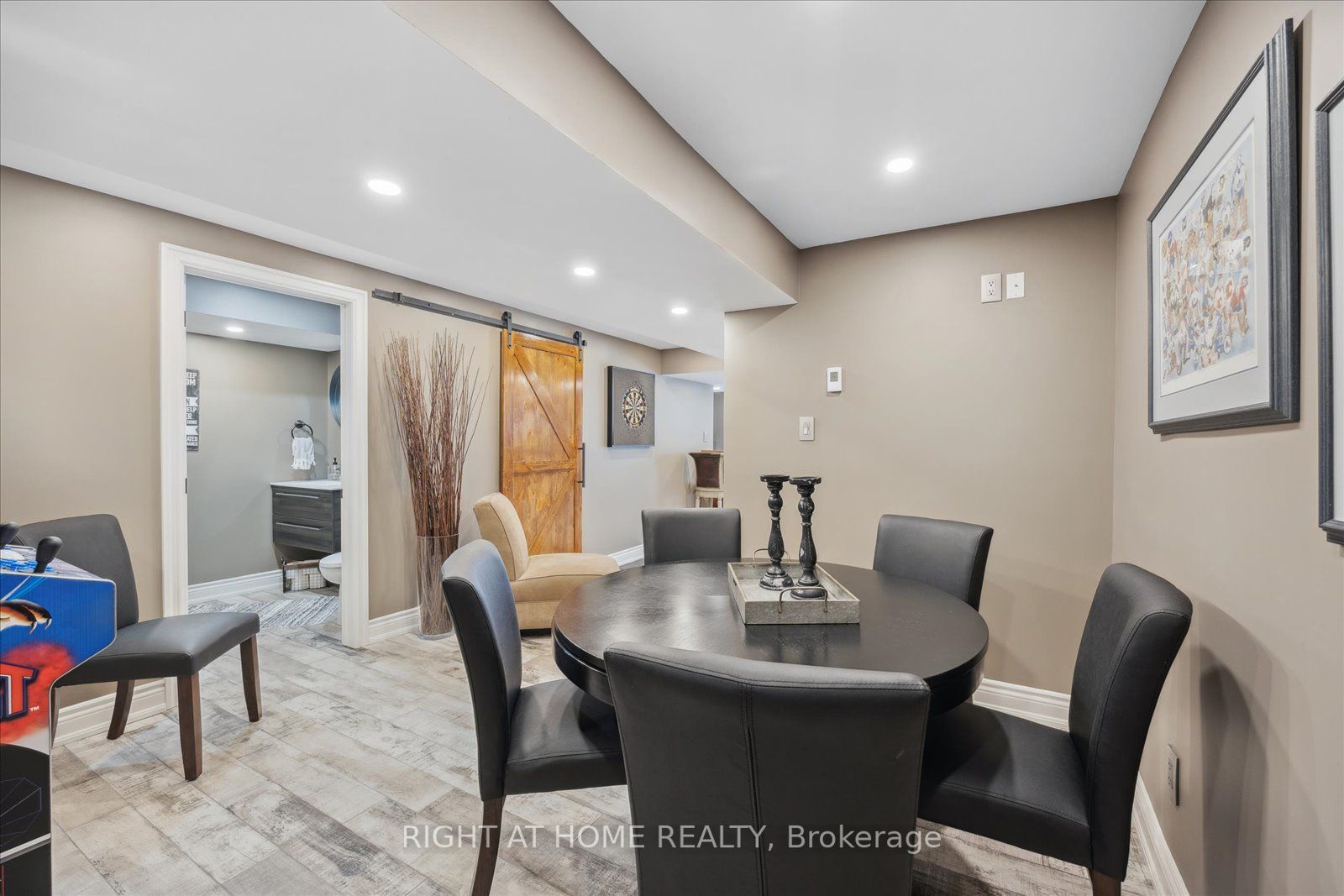 110 Roseborough Dr