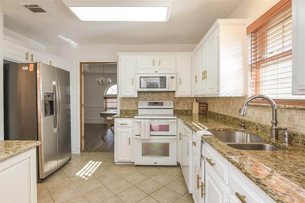 1110 Shady Oak Trail