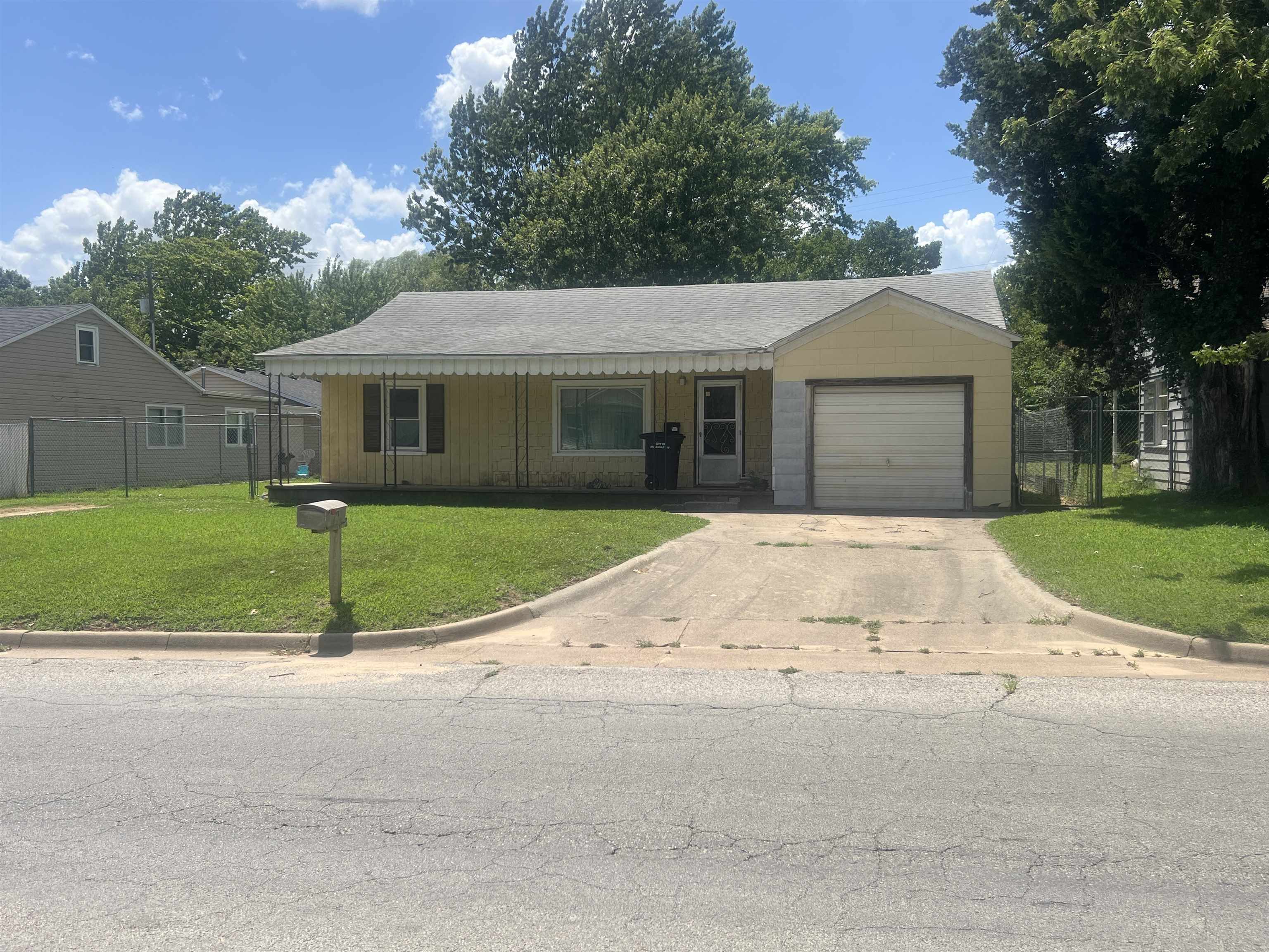 1611 N 8