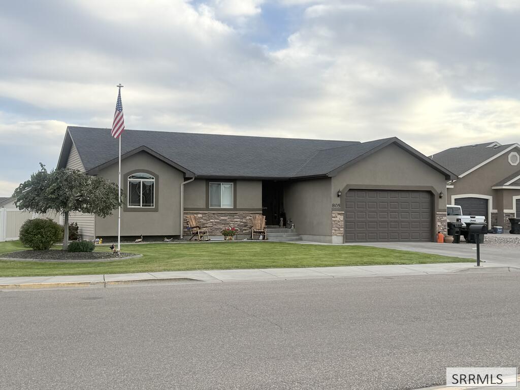 805 W Falcon Circle