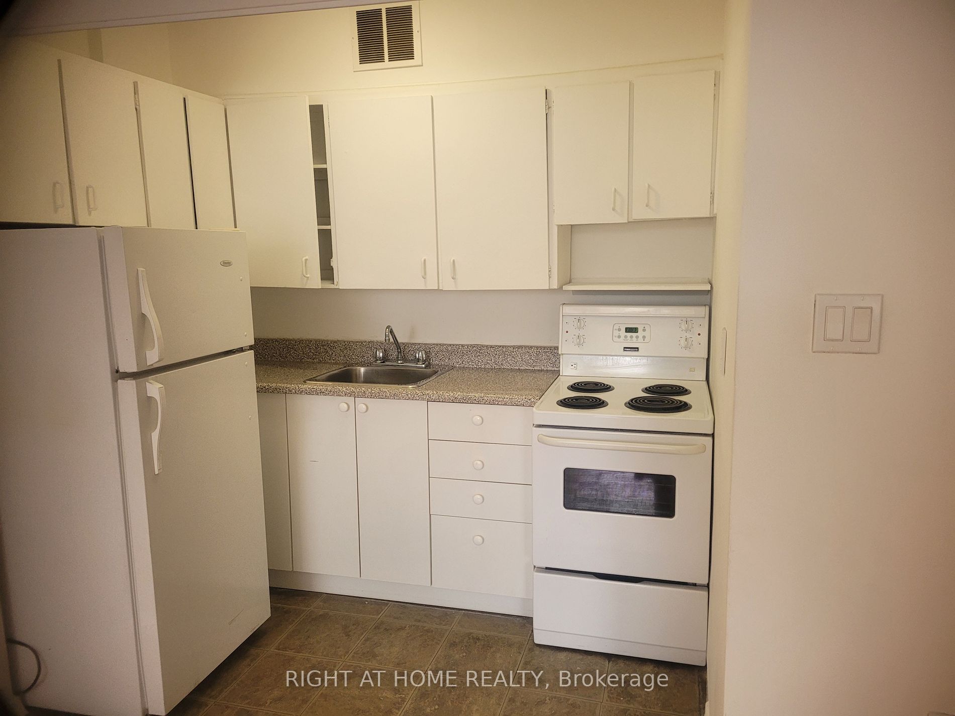 191 St George St 208