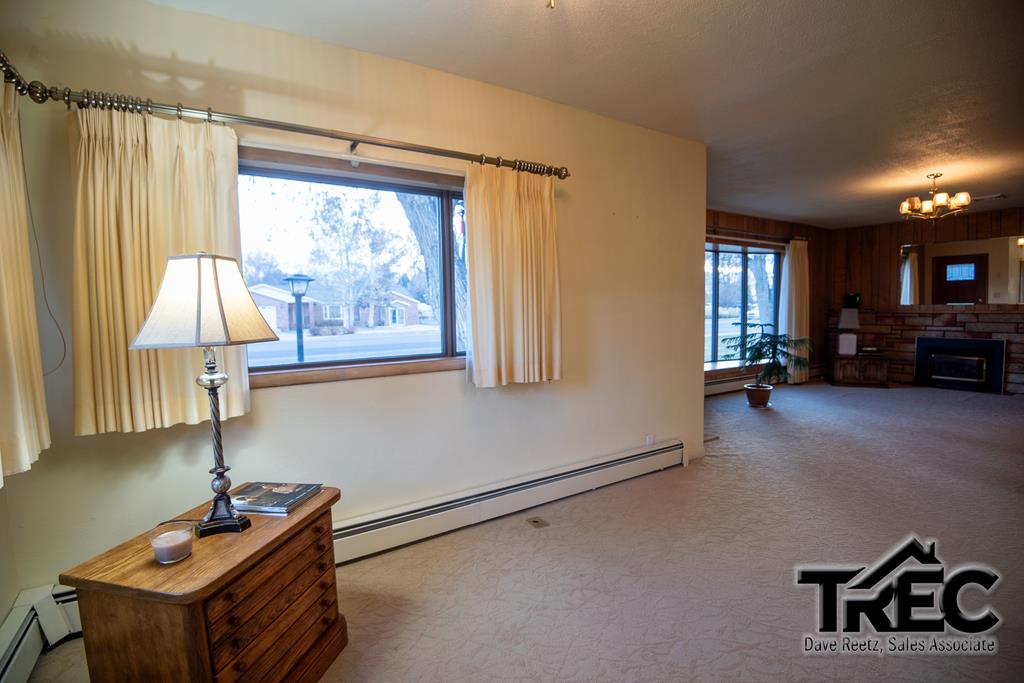 77 W Main St