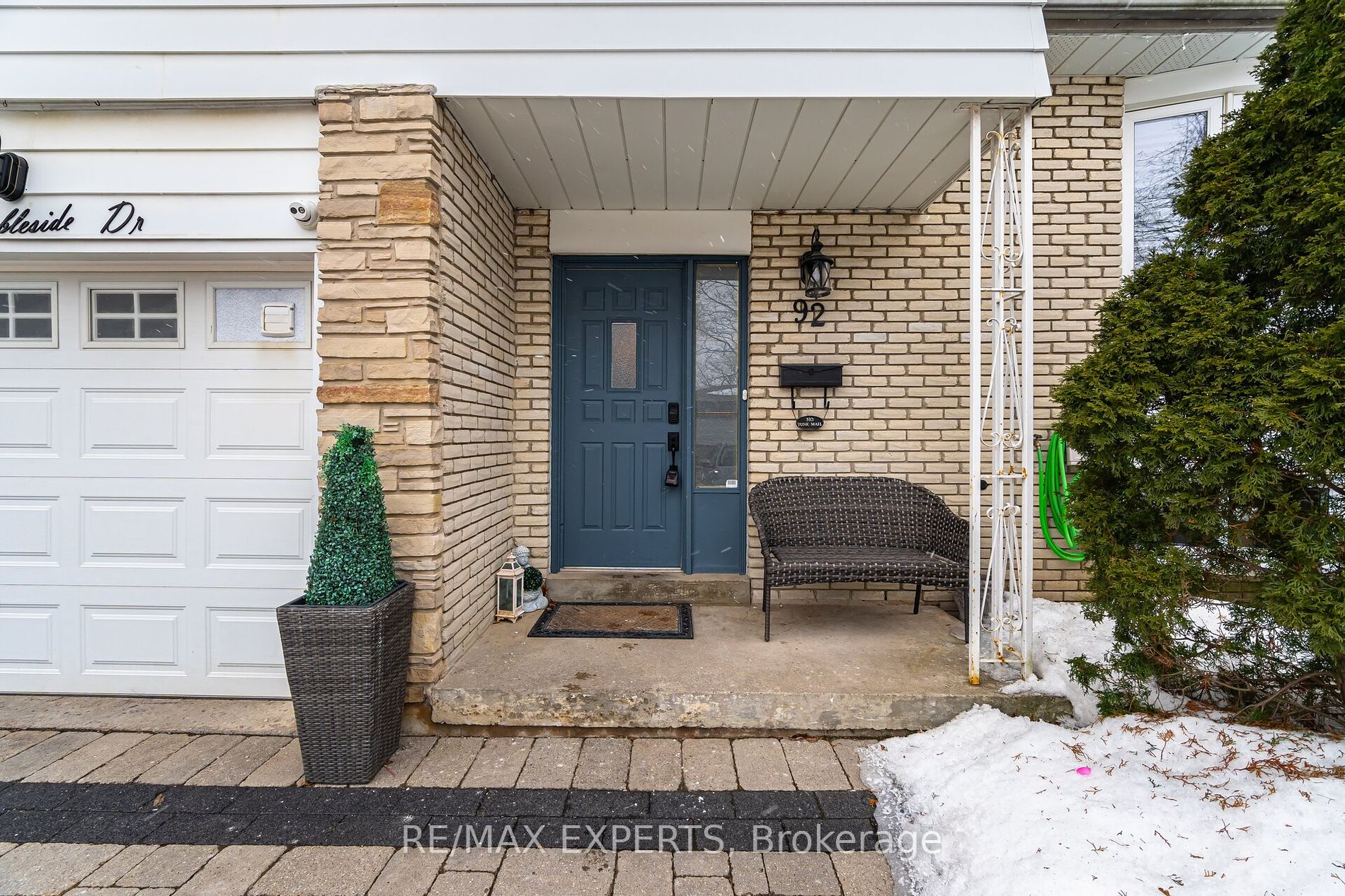 92 Ambleside Dr
