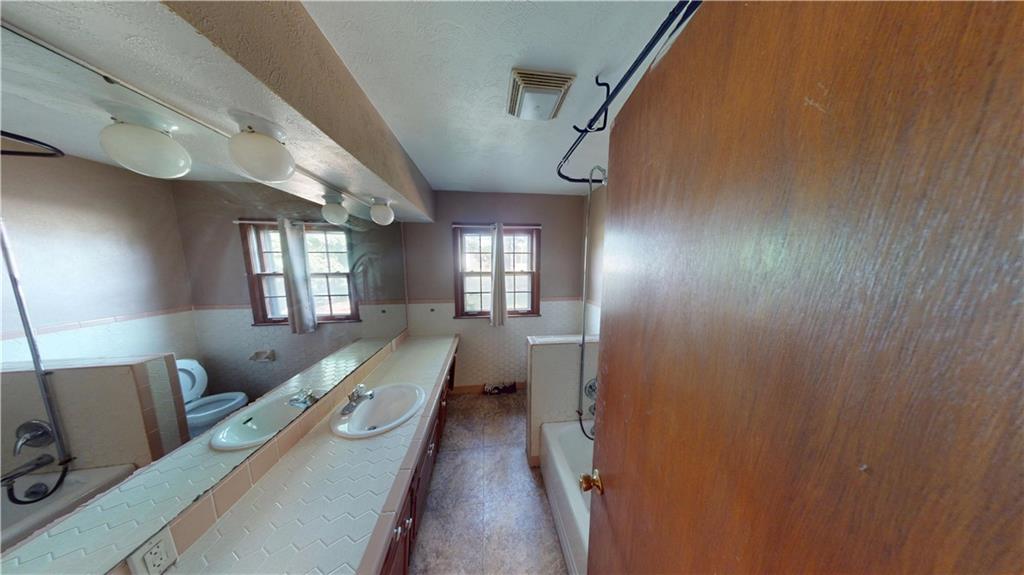 1015 E Quincy N/A