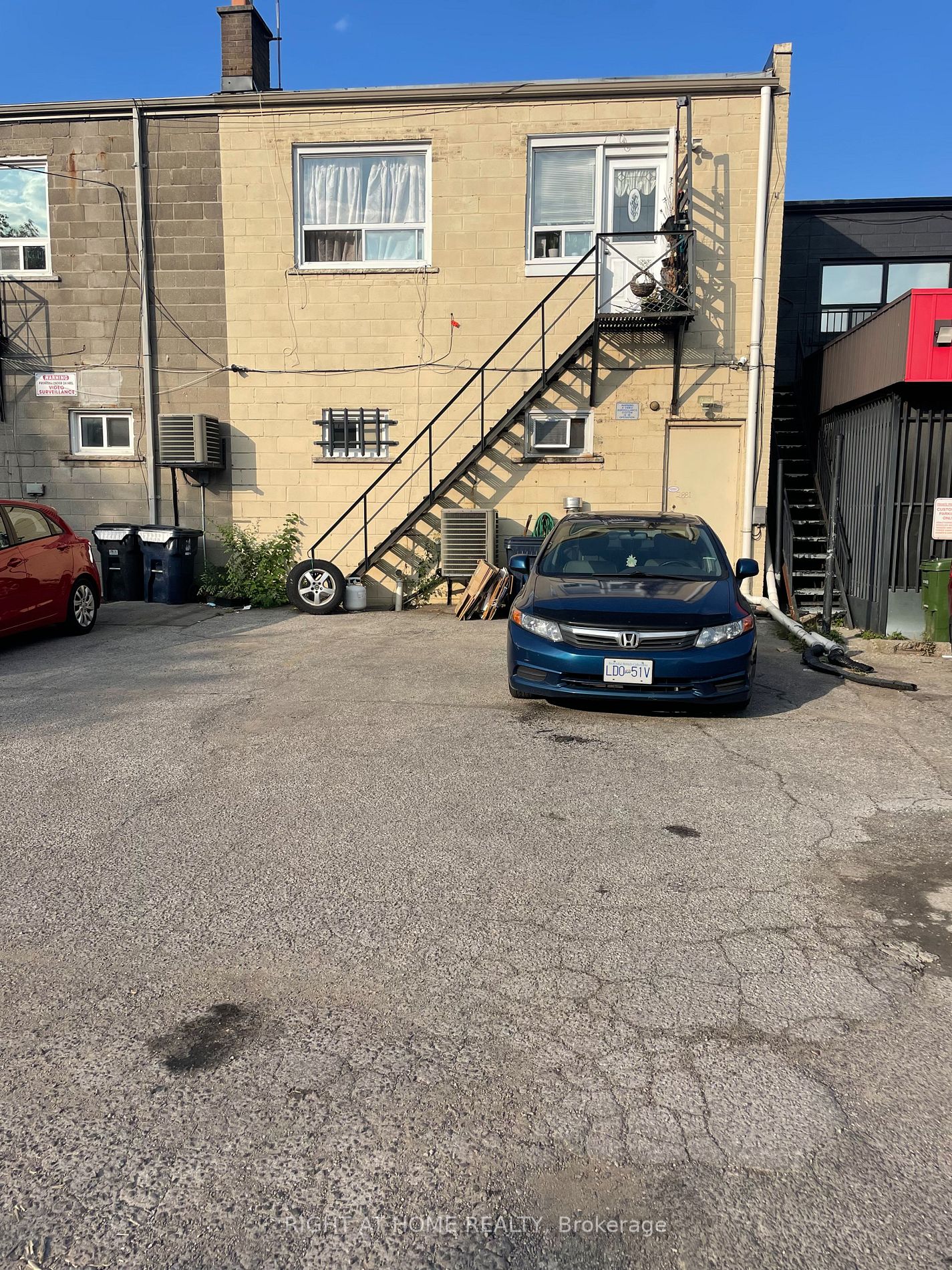2881 Dufferin St
