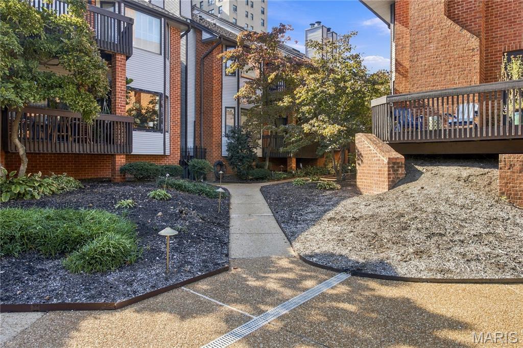 4454 Lindell Boulevard 30