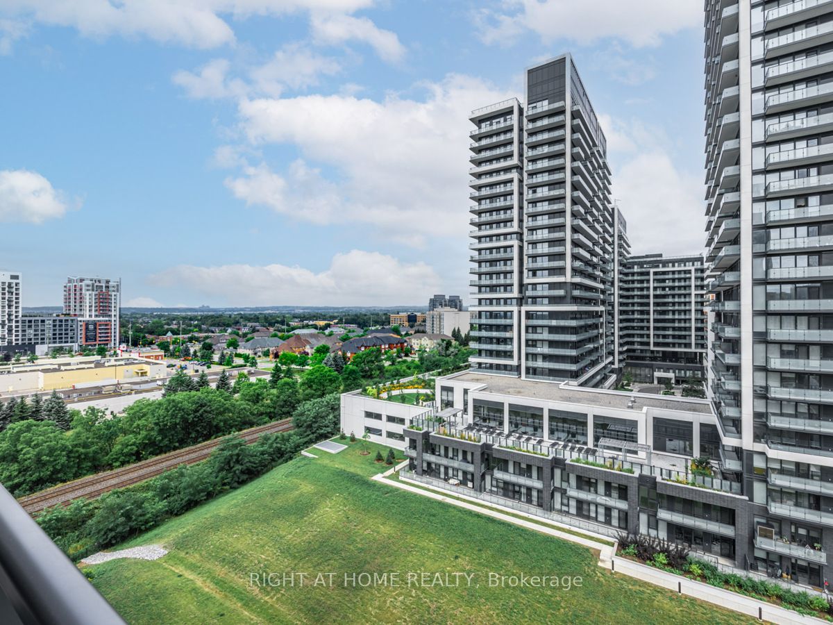 65 E Oneida Cres 1010