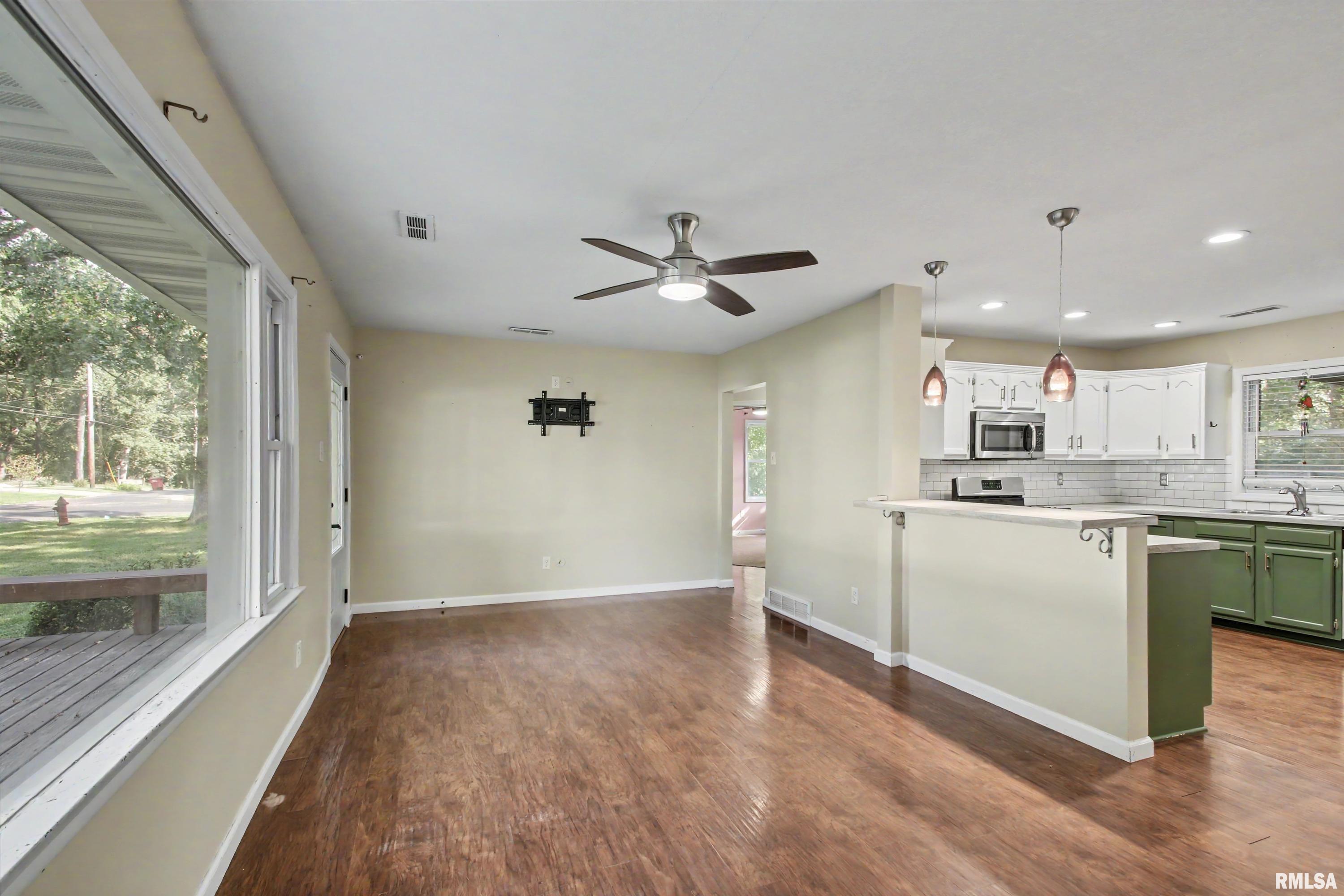 530 Hickory Grove W