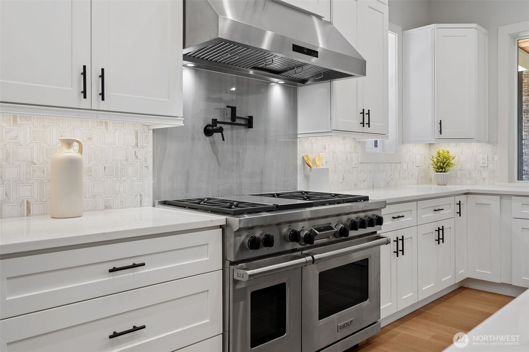 Wolf 6-Burner range and griddle. Pancakes anyone?