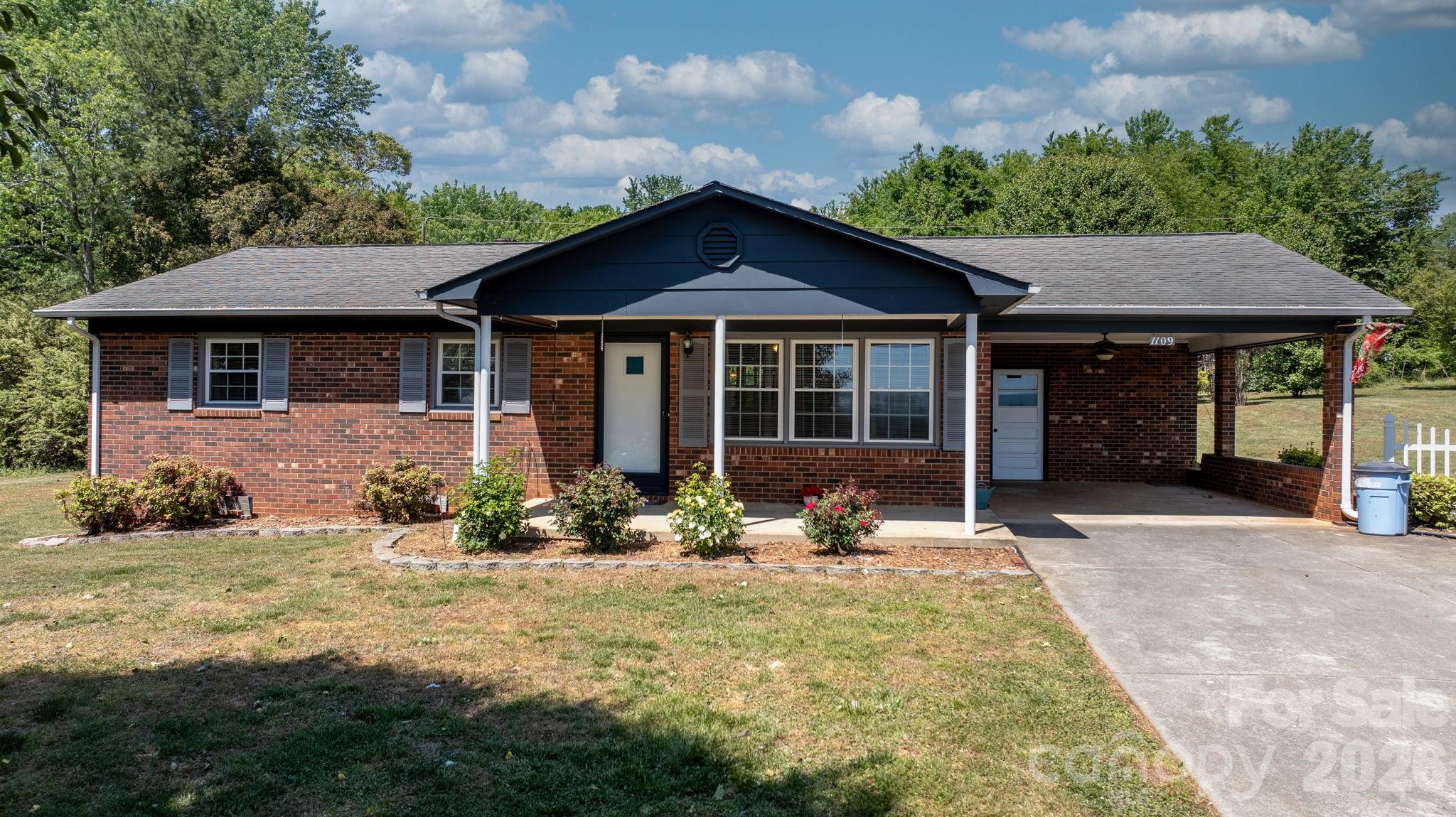 1109 Windsong Circle