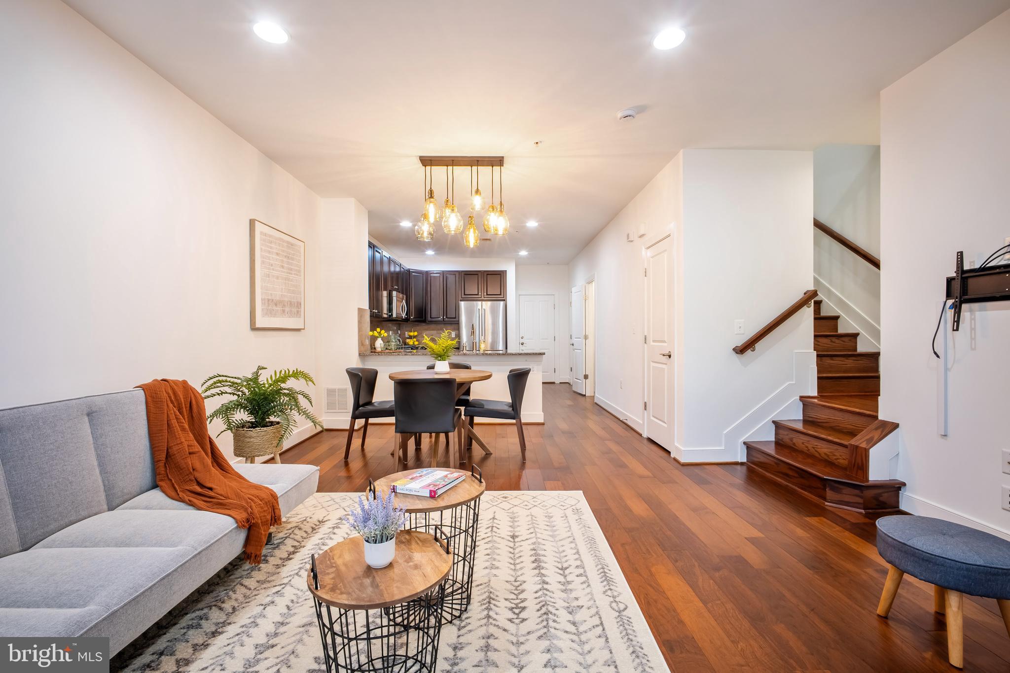 2215 Richmond Highway 101