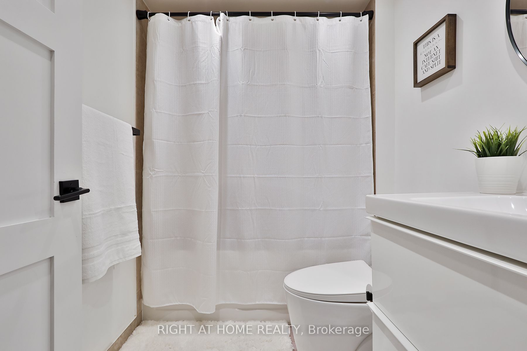 88 Grangeway Ave 2506