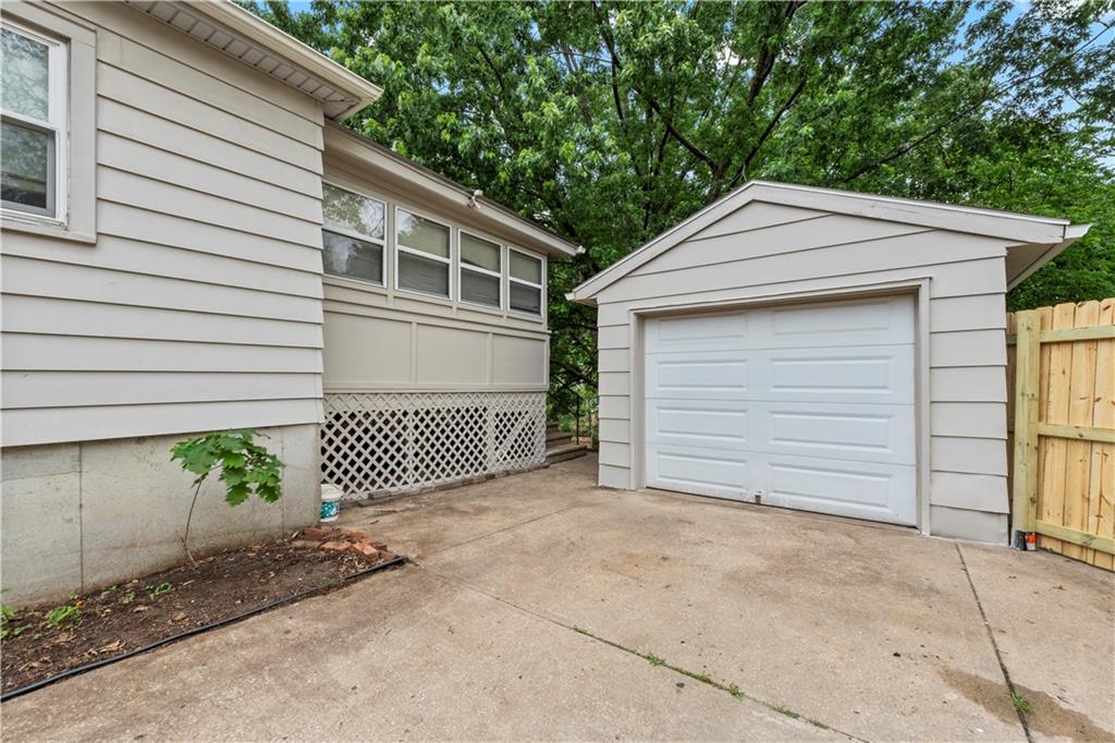 808 N River Boulevard