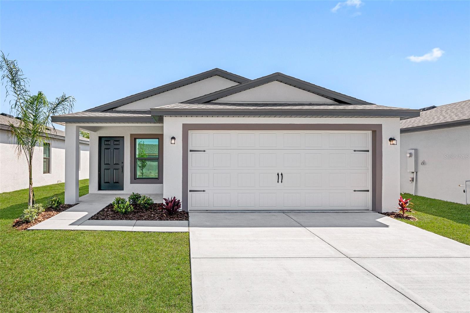 The gorgeous Hillsborough floor plan is a 3-bedroom, 2-bathroom homes loaded with curb appeal thanks to our CompleteHome™ package! This package not only includes front yard landscaping but includes energy-efficient appliances and more. The gorgeous living family room offers plenty of bright light and free movement between the dining and kitchen area.