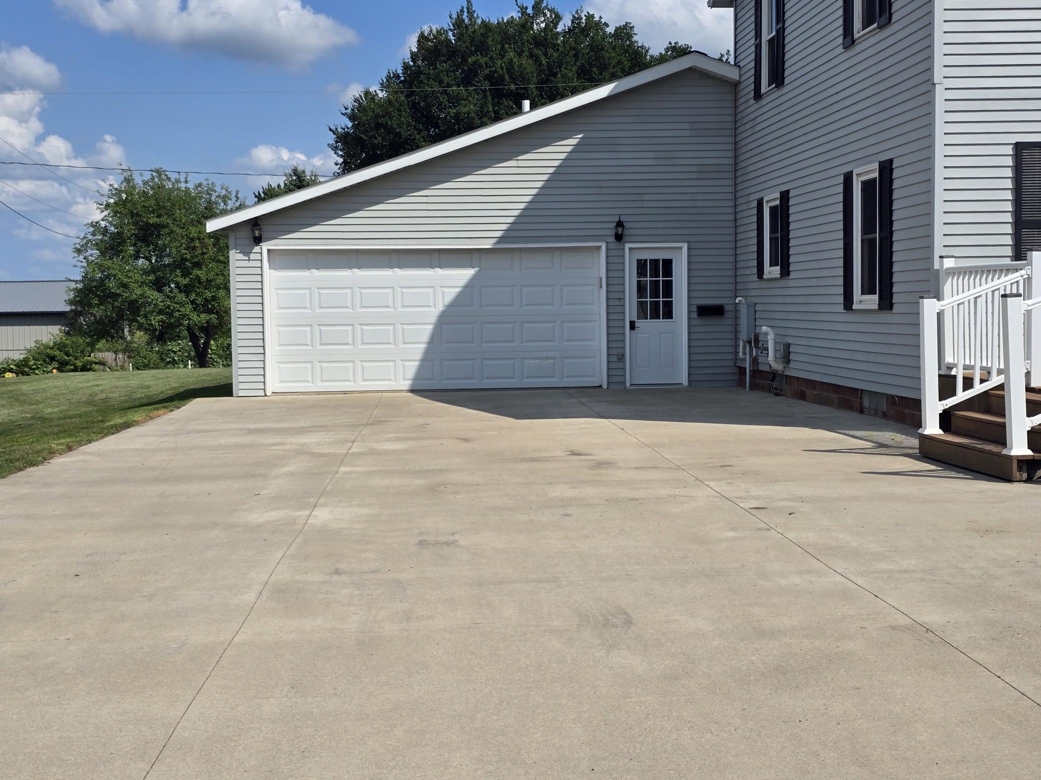 102 County Road 16 S