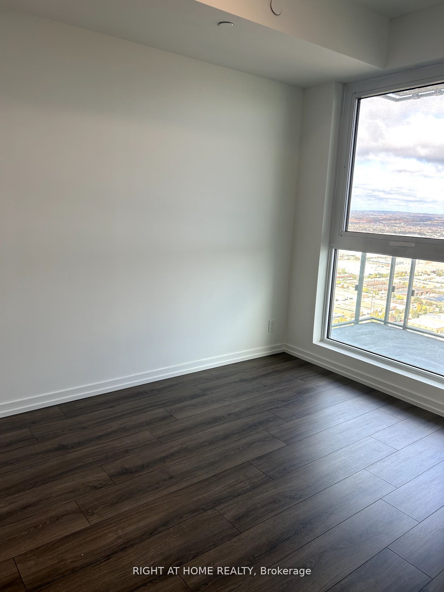 7890 Jane St 5207