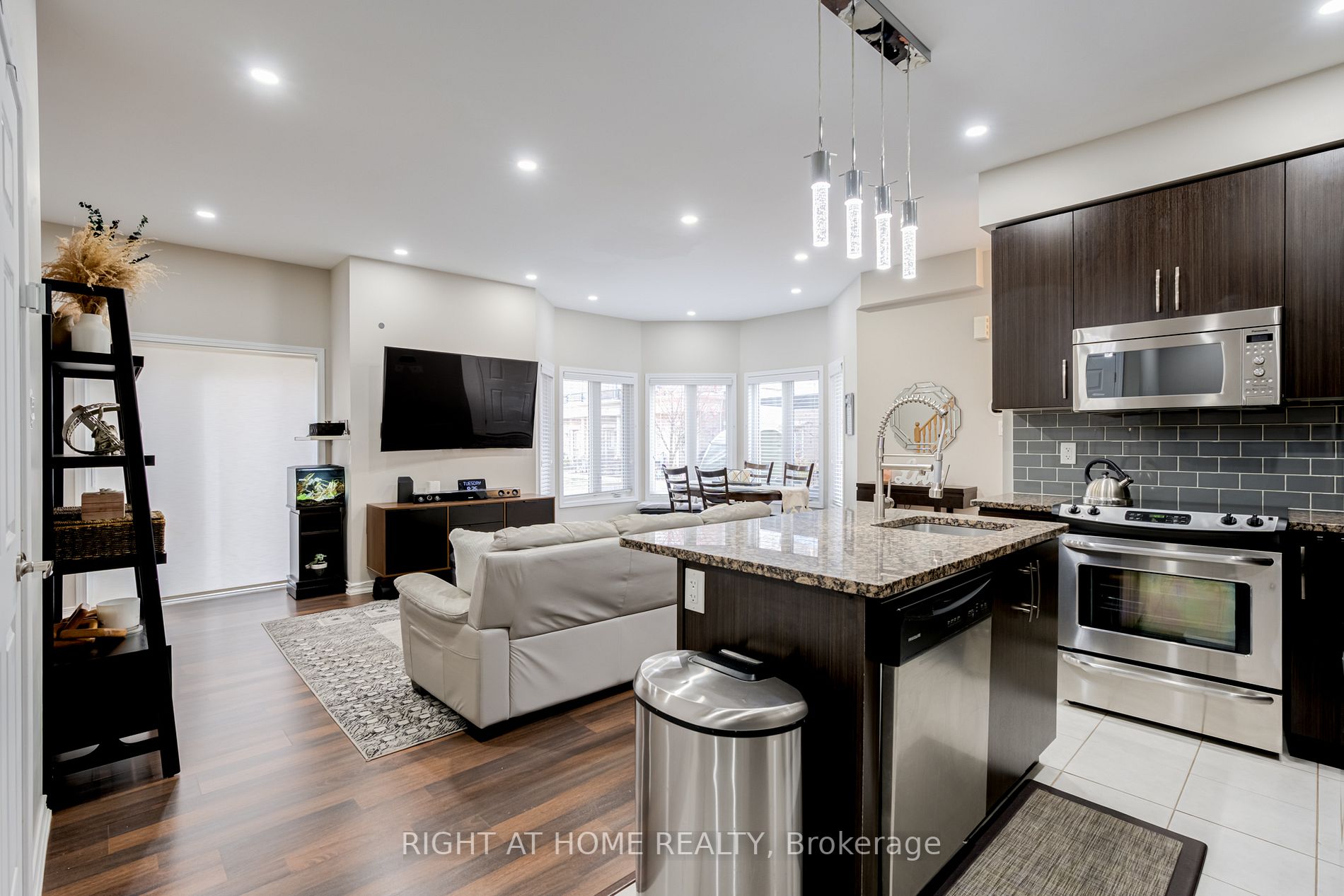 29 Coneflower Cres 50