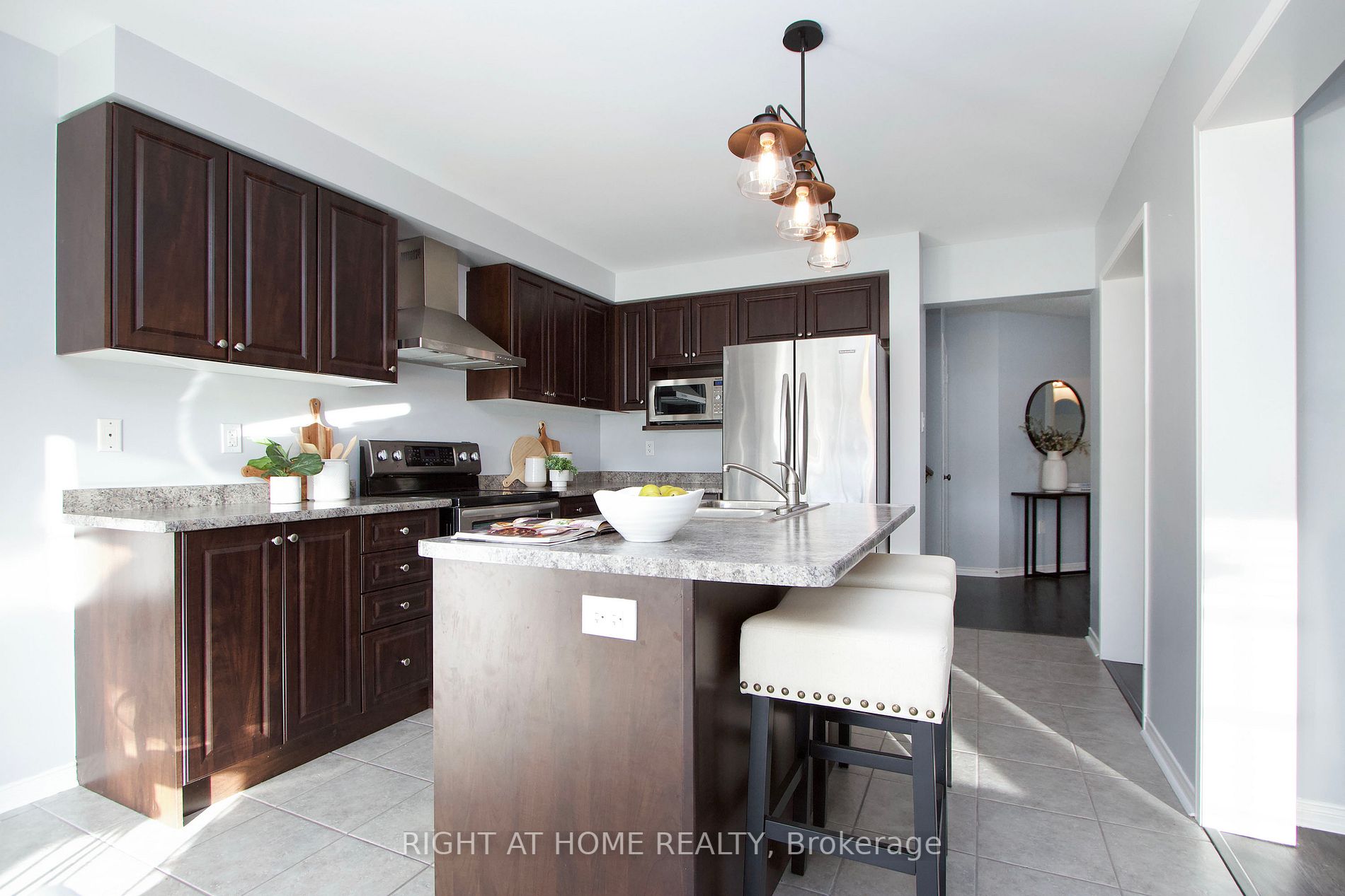 1072 Edward Bolton Cres