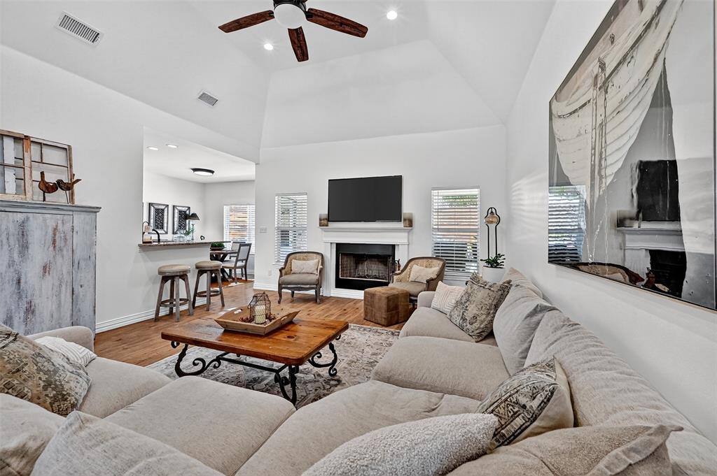 38 Lone Oak Boulevard
