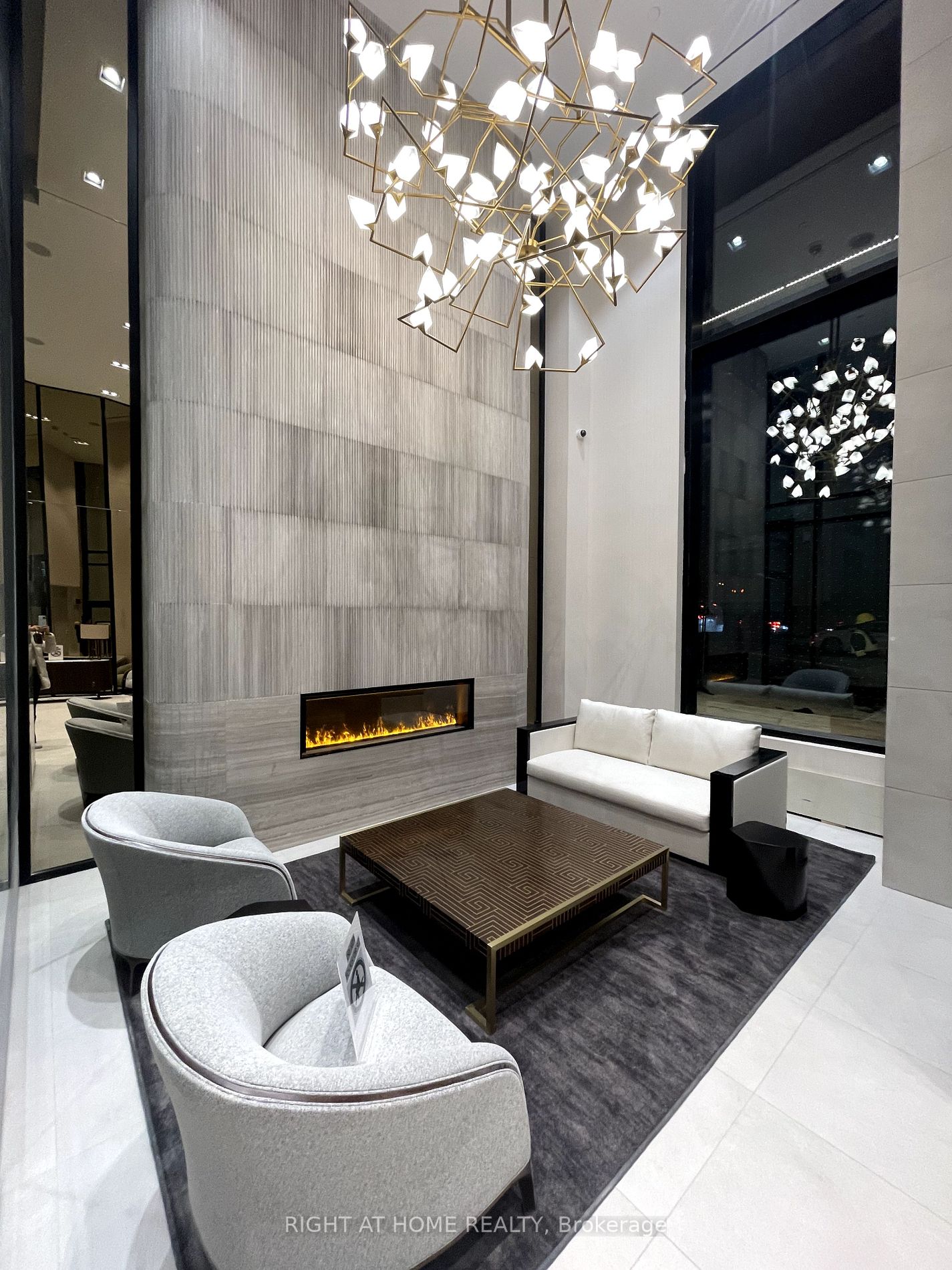 2020 Bathurst St 316