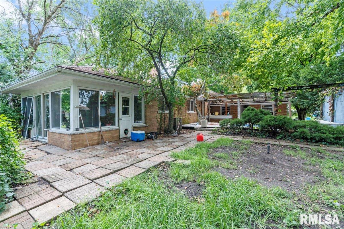 602 E YATES Street