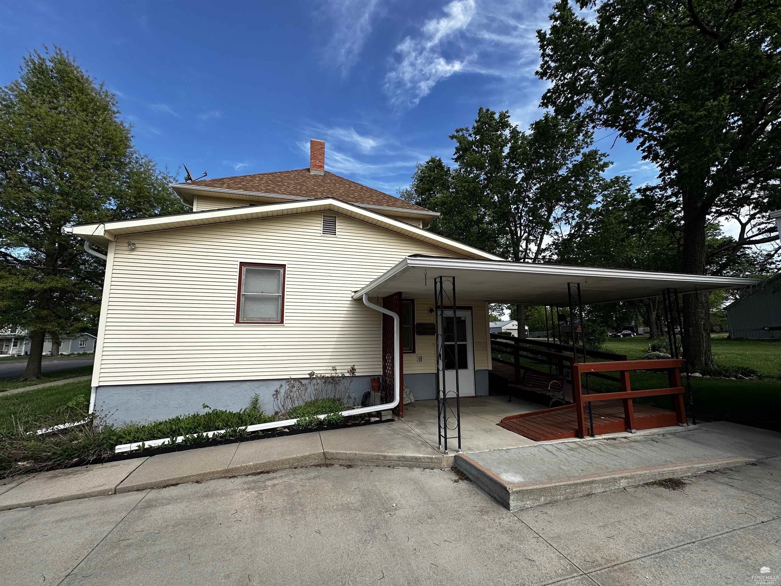 1001 Lincoln Street