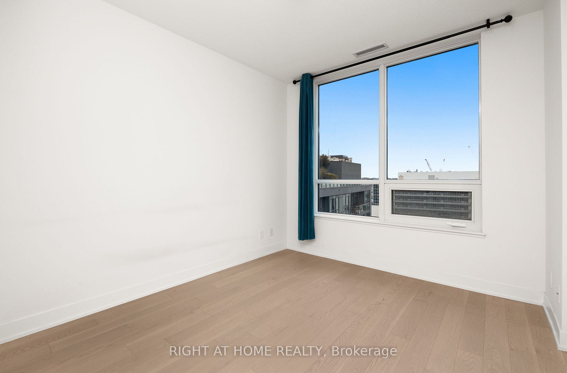 7 Kenaston Gdns 901