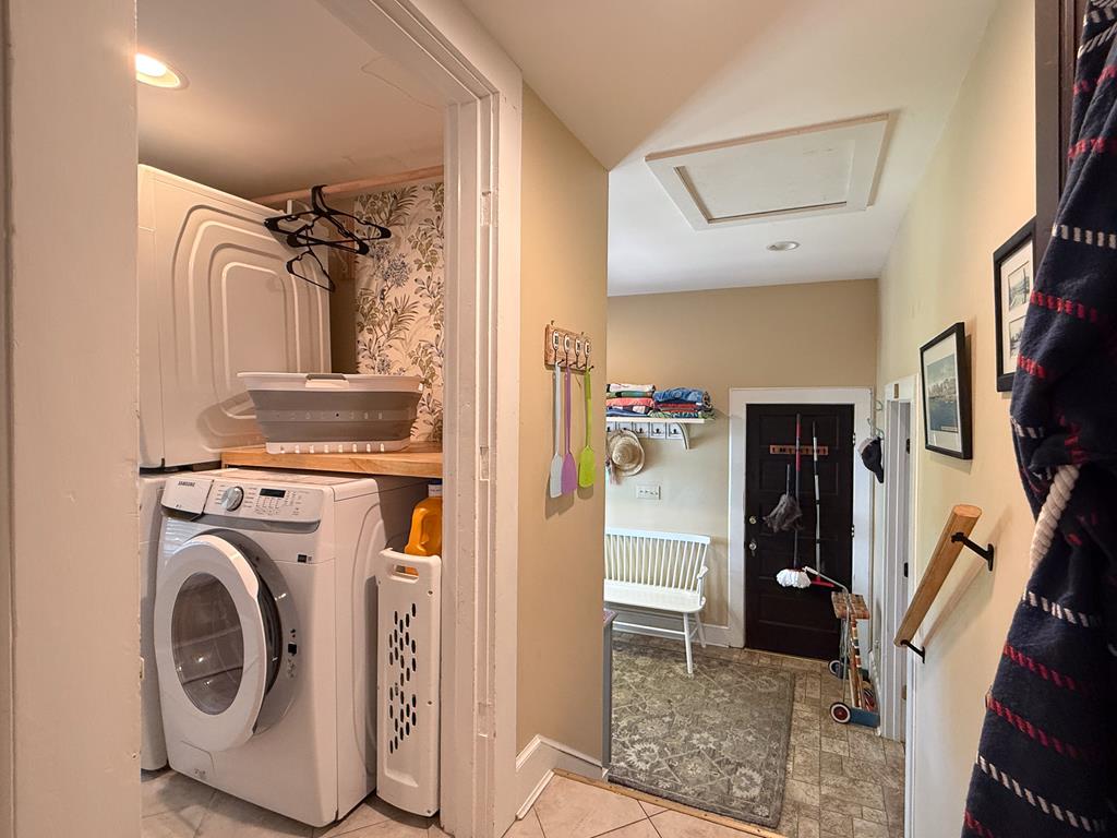 212 Bay Ave 9A