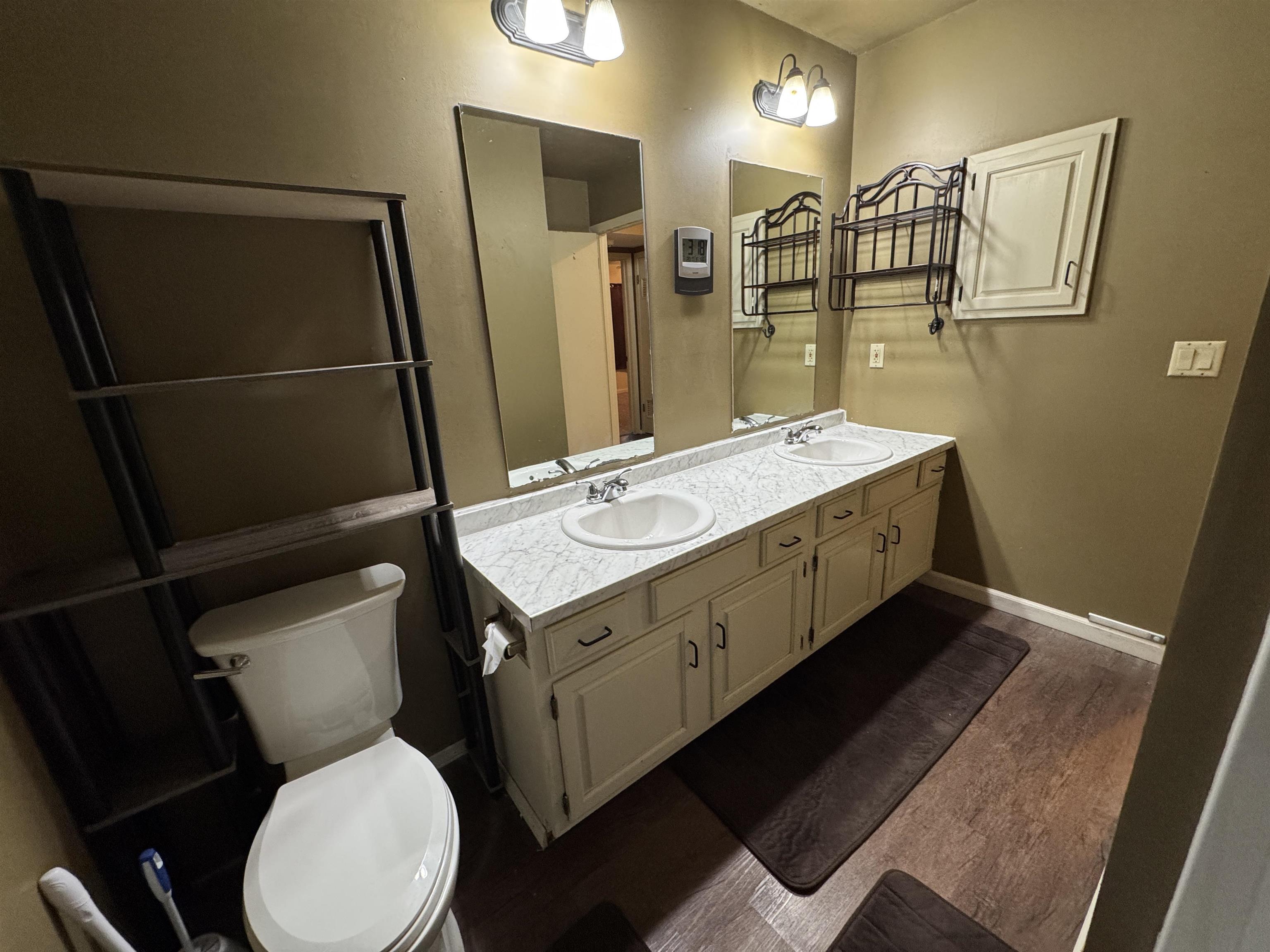 2421 S Yellowstone St