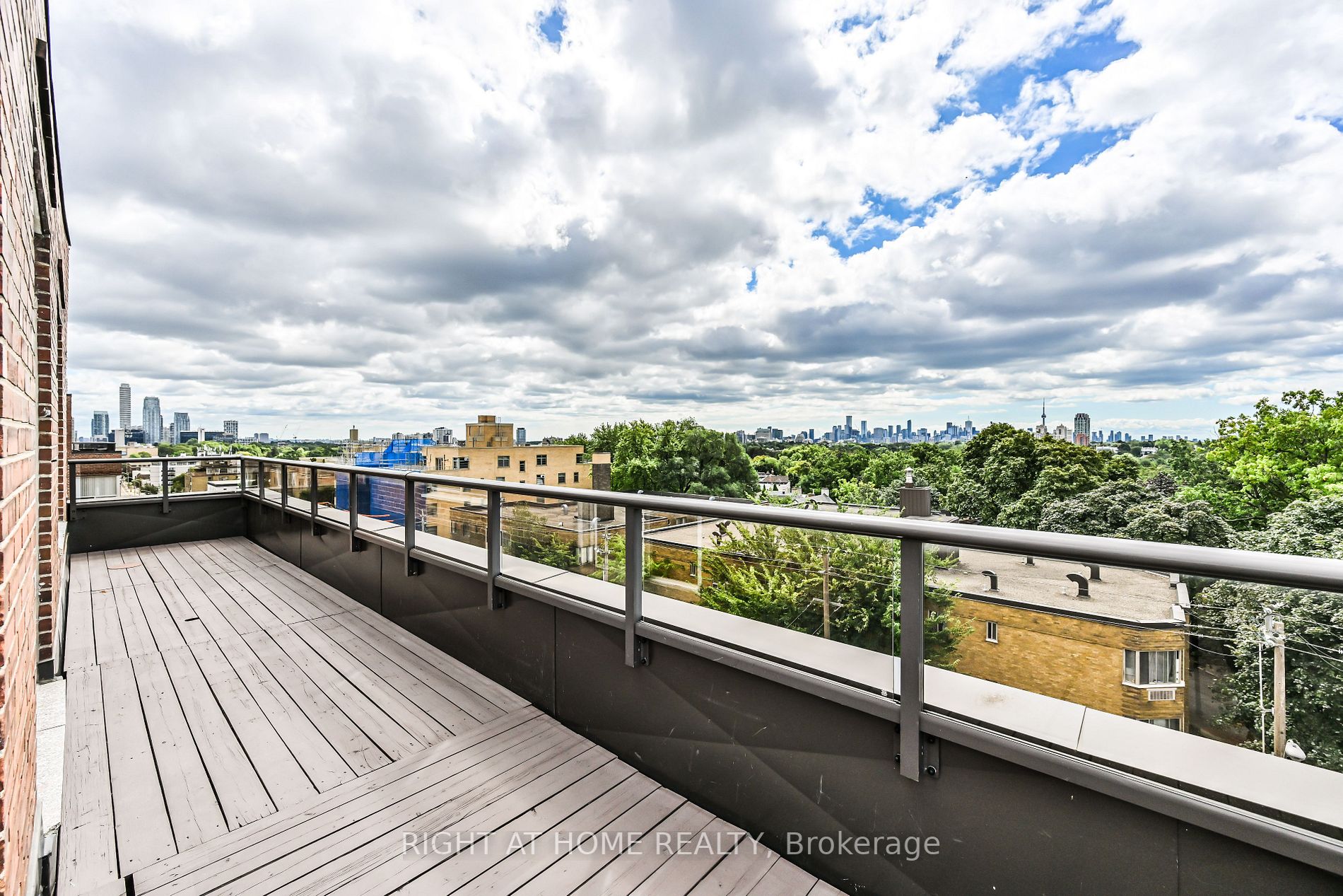 780 W Eglinton Ave 606