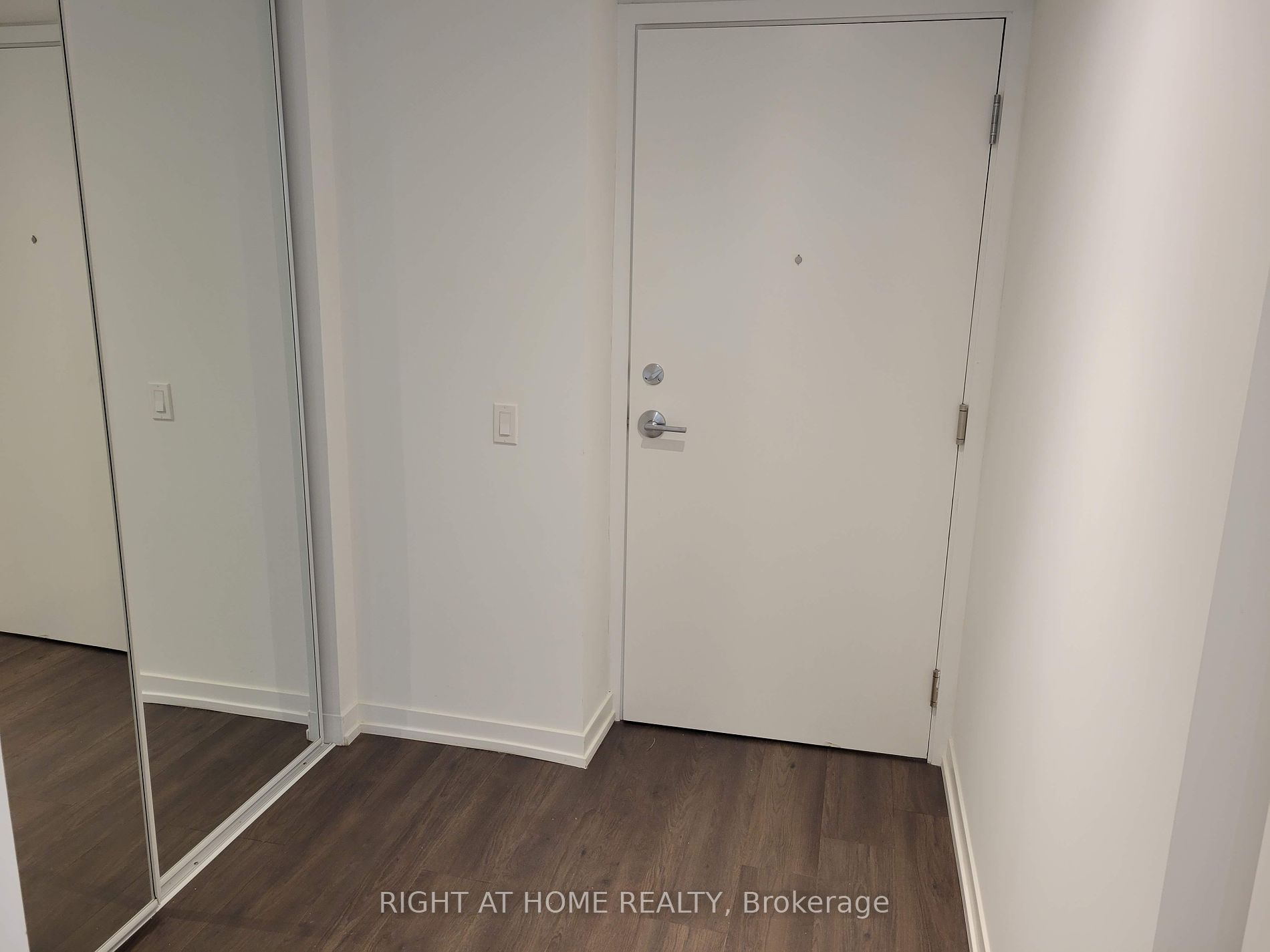 950 Portage Pkwy 6107