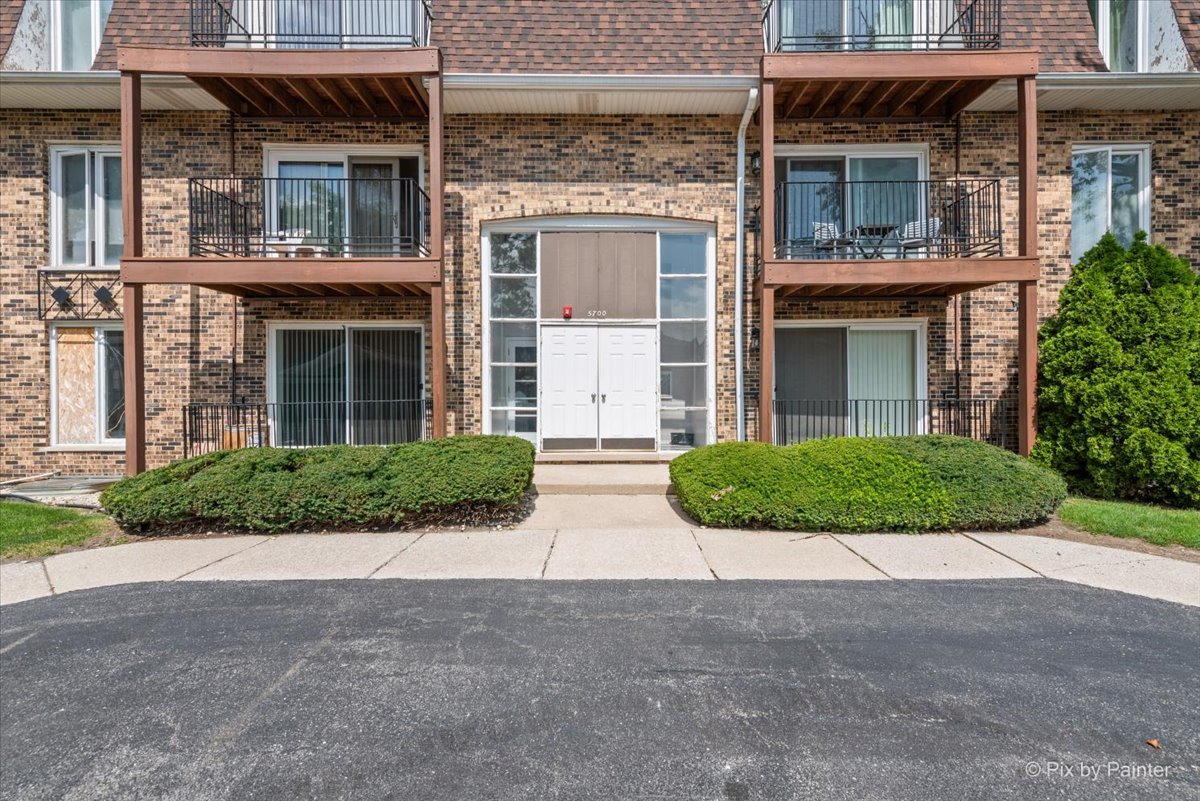 Beautifully updated 2 bed, 1.1 bath condo in desirable Lake Louise! This freshly painted and move-in-ready main level condo offers the perfect blend of style, comfort, and convenience. Featuring 2 spacious bedrooms, a remodeled full bath, and stylish powder room, this home is ideal for first-time buyers or downsizers. Enjoy a renovated kitchen complete with white cabinetry, updated countertops, stainless steel appliances, and gleaming hardwood floors that flow seamlessly into the dedicated dining area. The spacious family room opens through sliding doors to your fenced private patio that's perfect for relaxing or entertaining. Additional highlights include 2 assigned parking spaces, storage locker, low HOA, in building coin laundry, pet friendly (dogs & cats welcome) all with a desirable first floor location. Located close to schools, parks/playgrounds, tennis courts, ball fields, shopping, restaurants, library, Metra, and easy access to I-294.