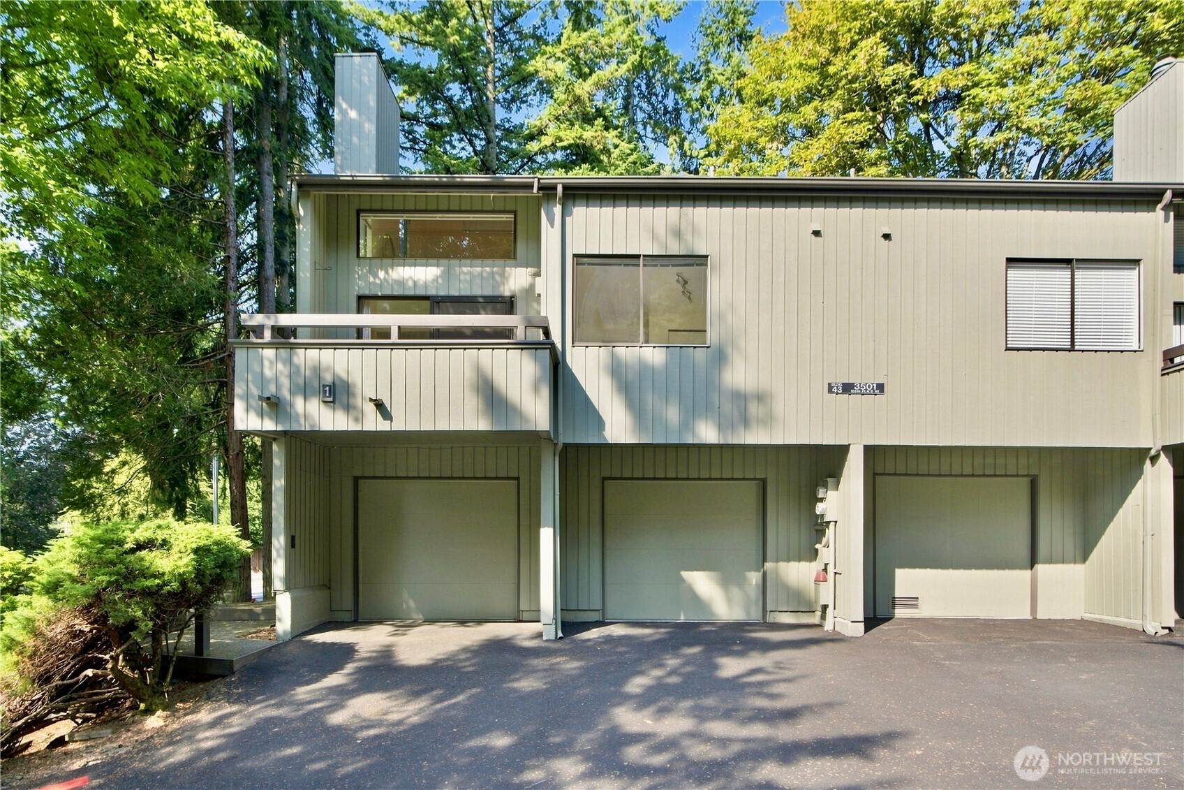 Welcome to this beautifully updated Yarrowood end-unit townhome, where comfort, convenience, and an exceptional location come together. The inviting main level features a cozy living room with a fireplace, a spacious patio perfect for enjoying fresh air, and a beautifully remodeled kitchen with stainless steel appliances and quartz countertops. The adjacent formal dining area creates the perfect setting for everyday living and entertaining. A bedroom and ¾ bath on the main level offer added flexibility for guests or a home office. Upstairs, the spacious loft-style primary suite provides a peaceful retreat, complete with a newly remodeled bathroom. An enclosed bonus room offers additional space for a home office, media room, or nursery room. A spacious two-car garage with ample storage and EV charger completes this exceptional home. Yarrowood residents enjoy fantastic community amenities, including a clubhouse, outdoor pool, and sport courts, plus easy access to the Cross Kirkland Corridor Trail. With no rental cap, highly awarded Lake Washington School District schools, and convenient access to 520, I-405, Seattle, Kirkland, and Bellevue, this home offers an outstanding combination of lifestyle and investment potential. Don’t miss this wonderful opportunity—this one is a must-see!
