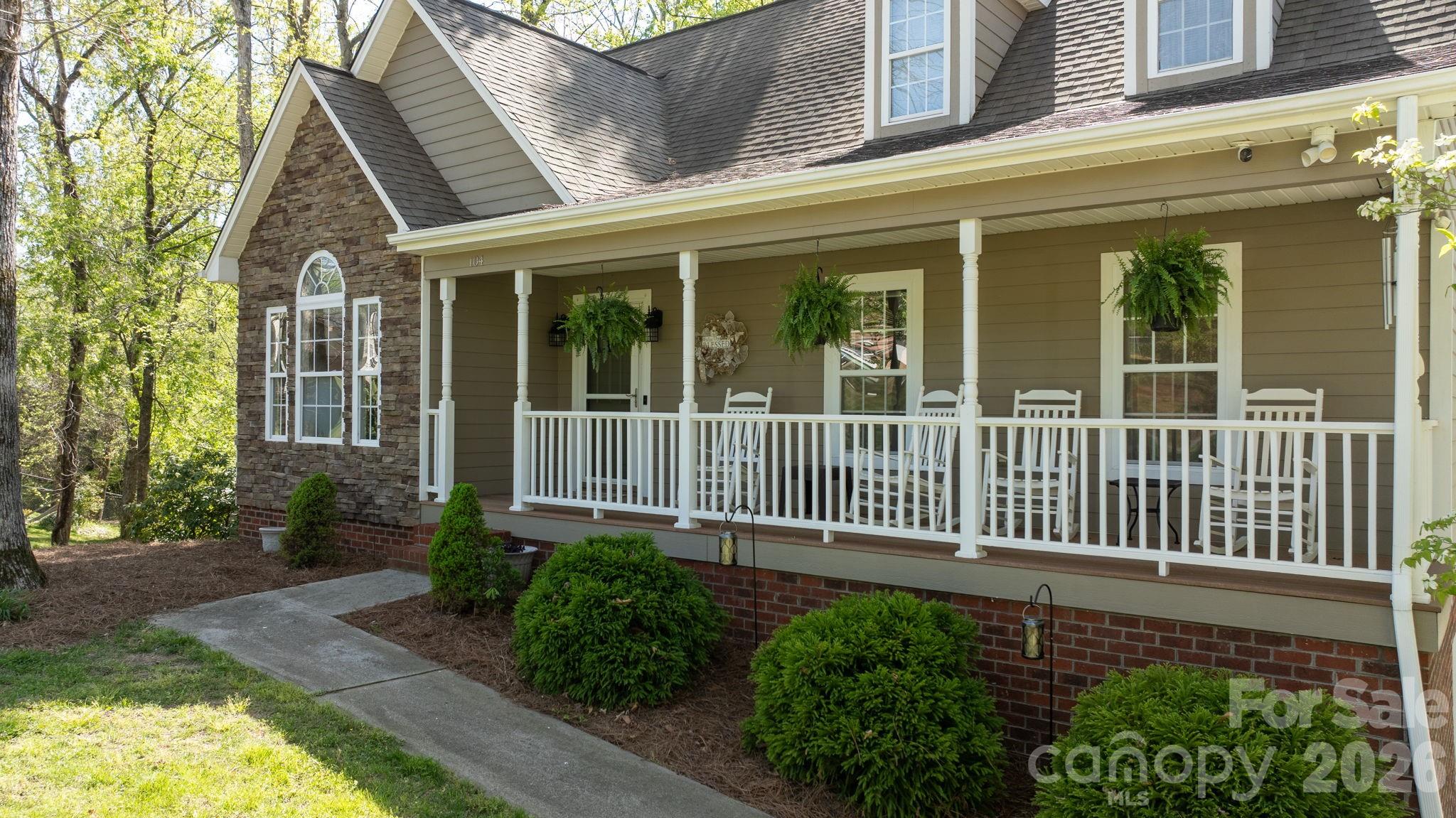 104 Buck Shoals Circle