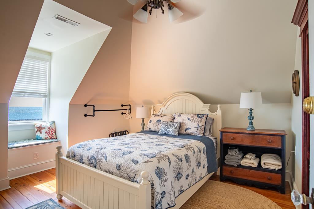 212 Bay Ave 9A