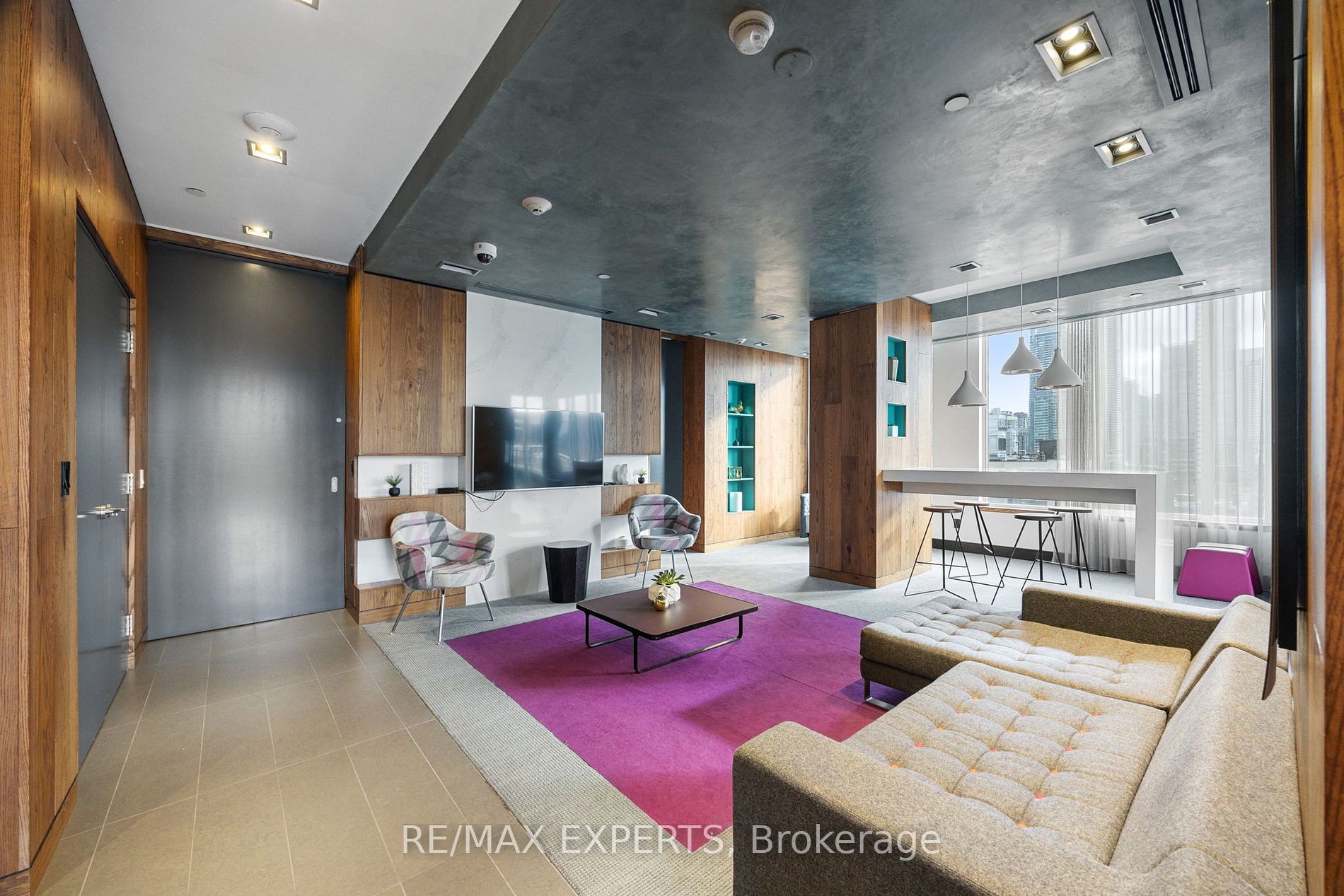 435 W Richmond St 802