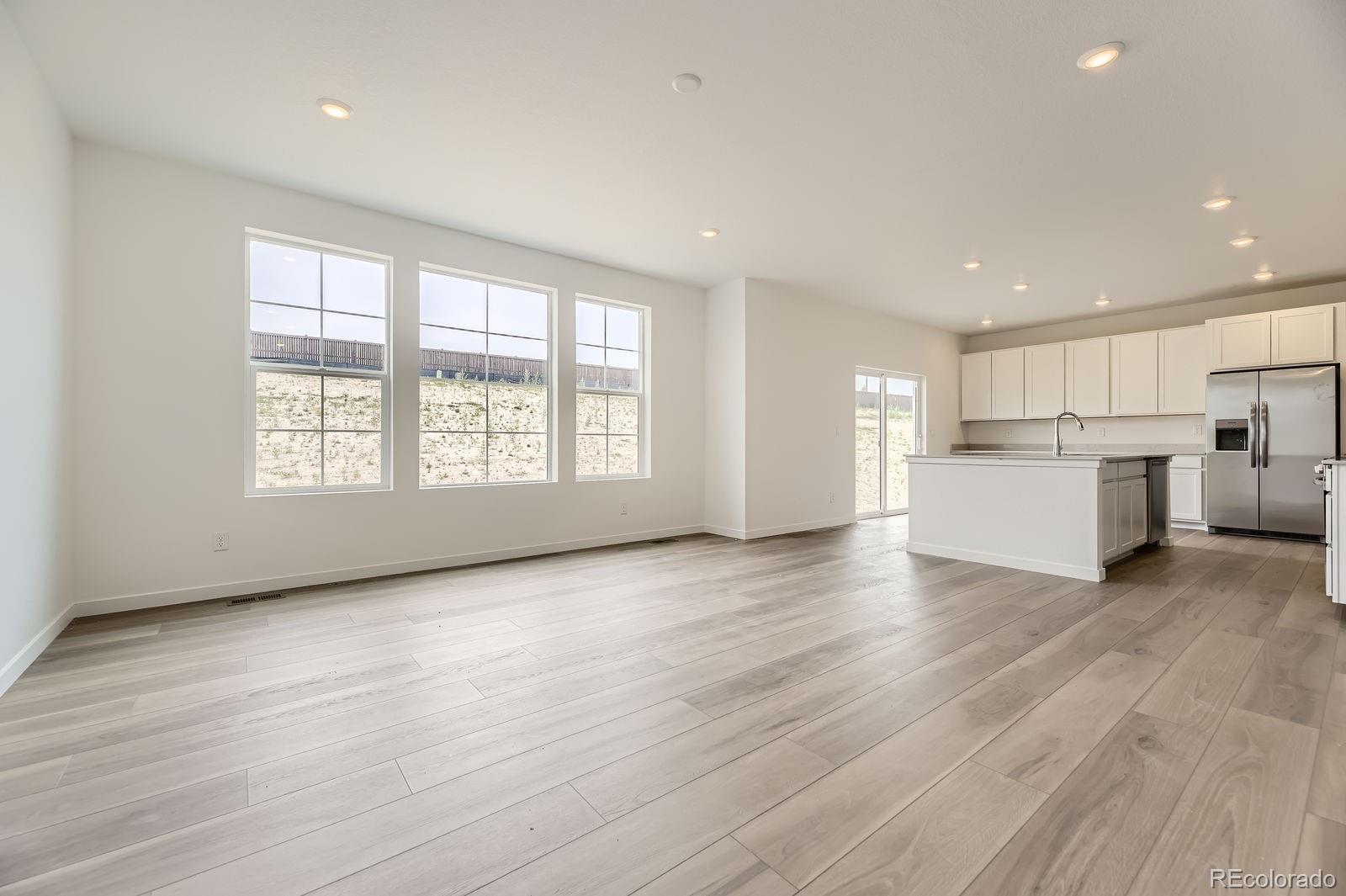 10976 Snowdon Street