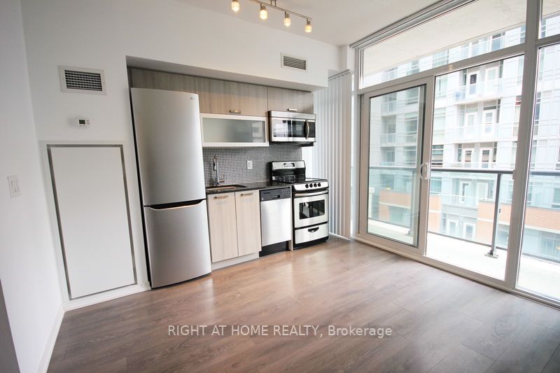 36 Lisgar St 722E
