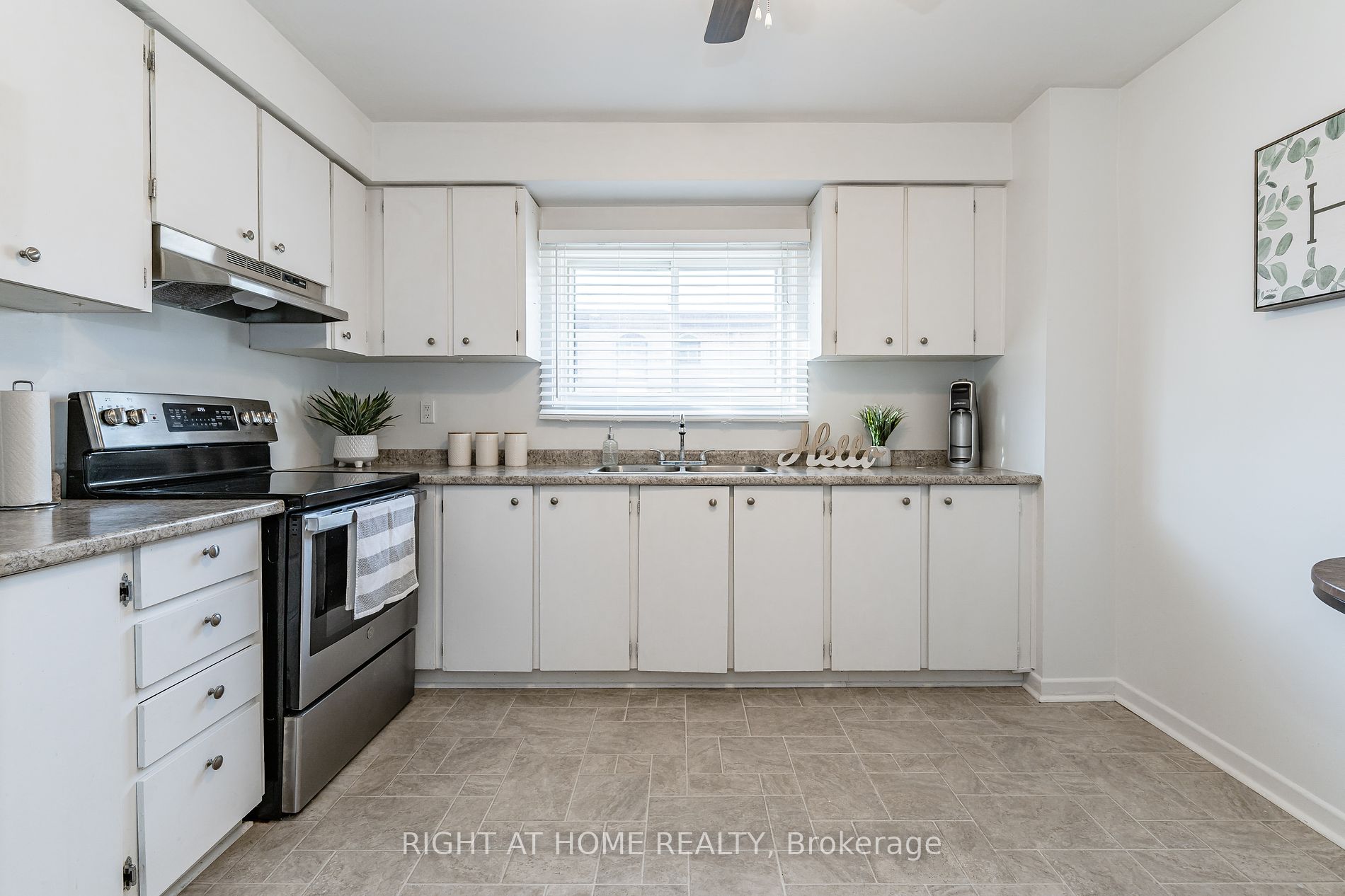 605 N Francis Rd 605