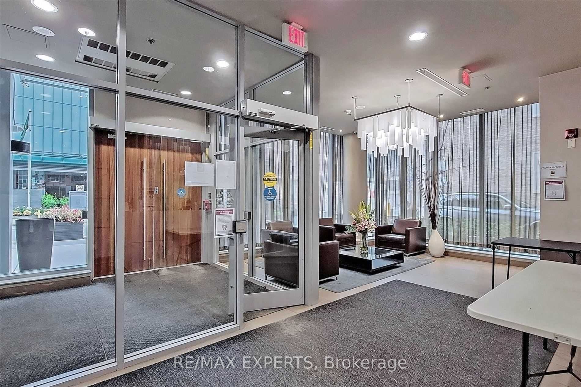 126 Simcoe St 302