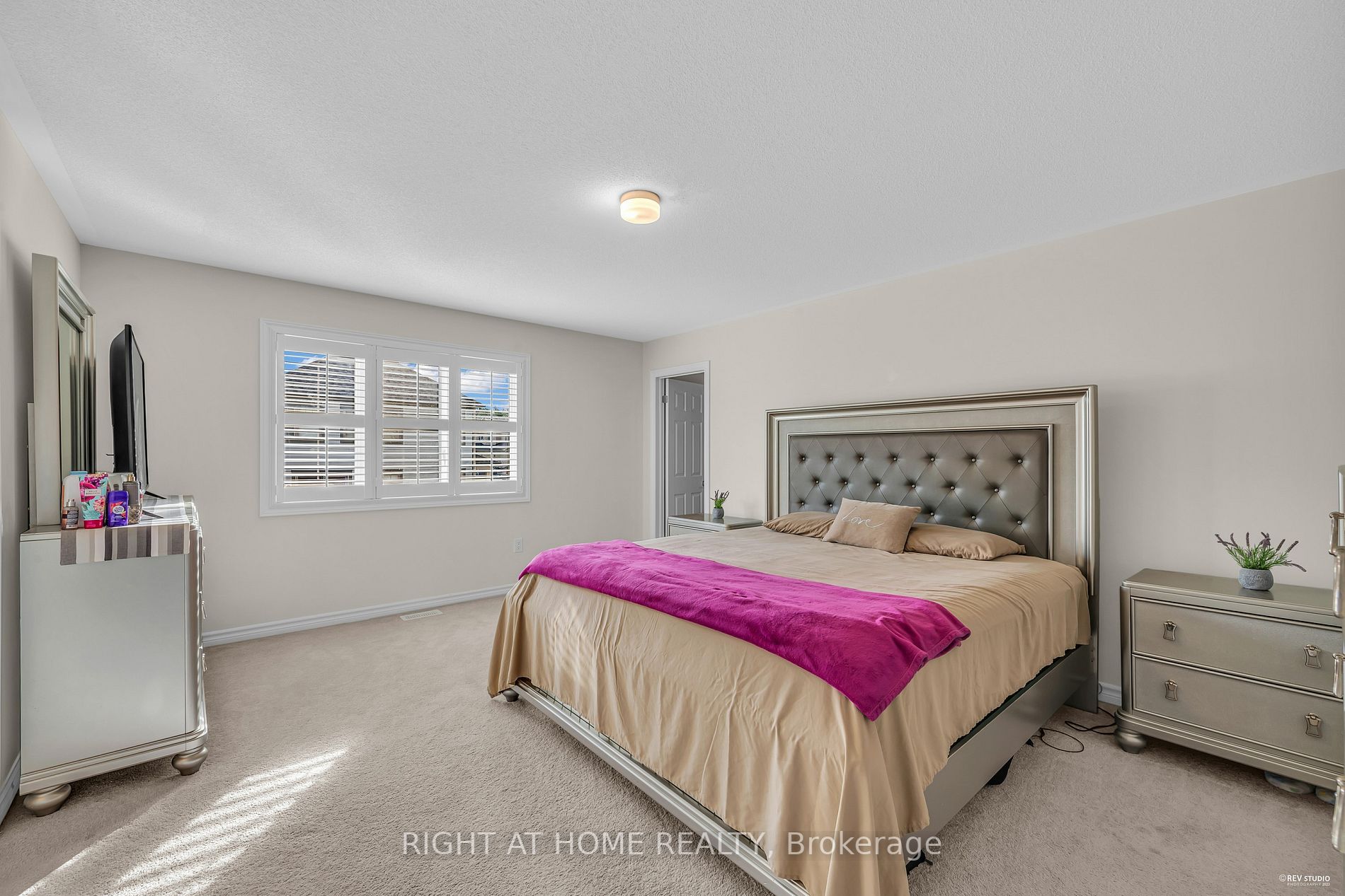 130 Mcfarlane Cres