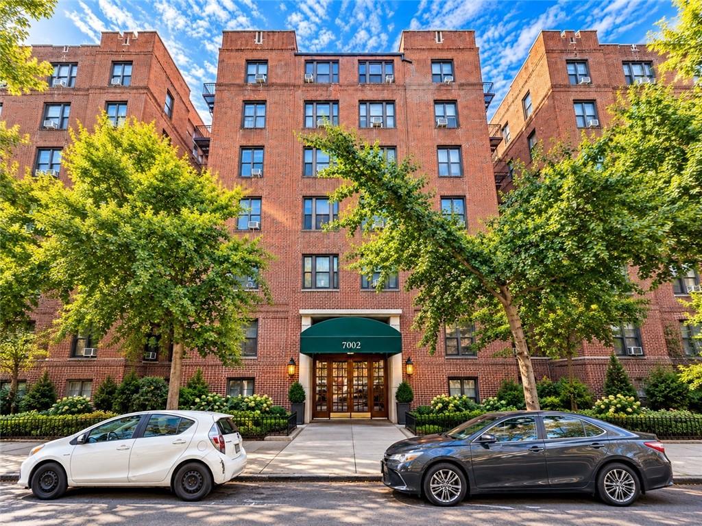 Prime Bay Ridge Renovated One Bedroom Apartment, Pet Friendly , Elevator BuildingNew Laundry area with new machines washers and dryers. Hardwood and tile floors throughout, new bathroom with stall shower , large king sized bedroom with plenty of closet space. Huge living room, natural light with plenty of windows and amazing viewsEat in kitchen with stainless steel appliances including fridge, stove and dishwasherStorage available for an extra fee. Great location